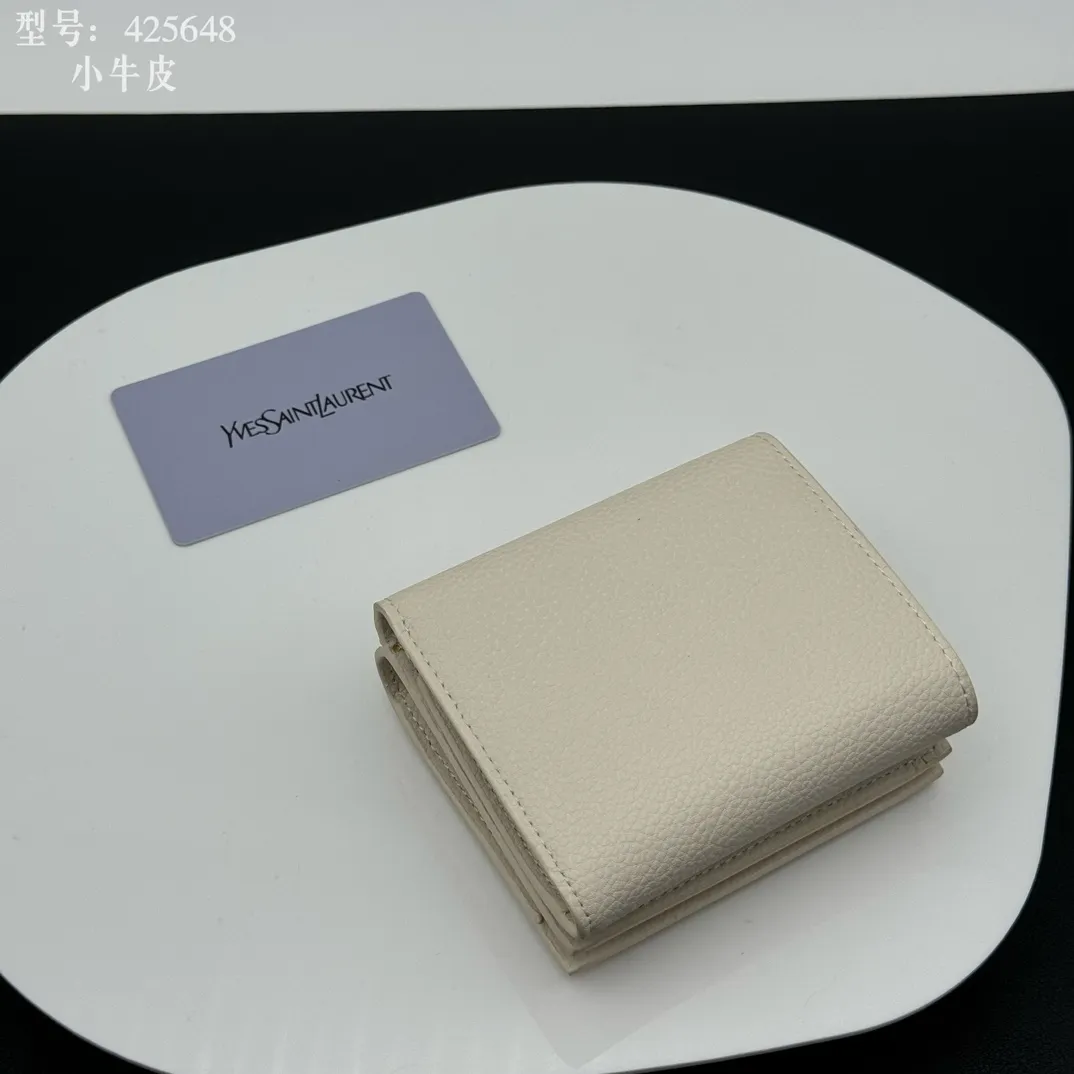 💰170 💎Top quality 💕 Full leather inside and outside "Saint Laurent" YSL 💌 Tri-fold small wallet White leather grain gold Impressive mini wallet with metal YSL logo mounted on the leather ring. Gold Metal Accessories Shutter Button Closer Inside: Wallet 1 Card Slot x 3 Outside: Coin Pocket with Shutter Button x 1, Dimensions: 9.5 X 7 X 3 CM, Style No.: 425648