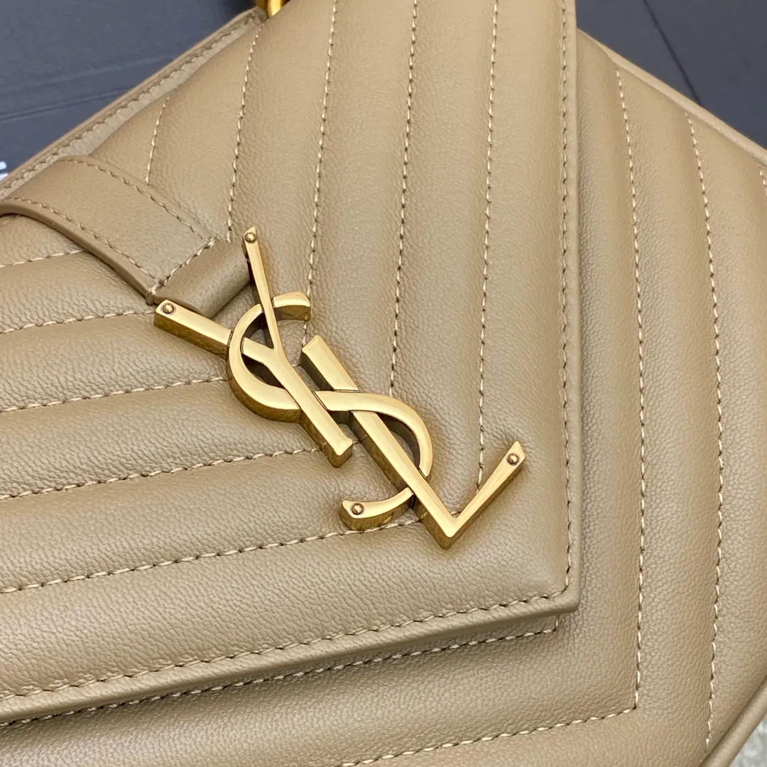 Apricot goat leather/antique gold 🌈1000-year-old messenger bag, a street photography artifact 👍The preferred style of many celebrities and Hollywood goddesses. It looks good no matter how you wear it, and it doesn’t feel out of place. It looks casual and handsome when paired with casual wear. It looks elegant and luxurious when paired with formal wear. It is a bag that can be carried on any occasion! ! This year’s in bag must be you 😎20230750 Model: 392737 [original leather] Size: 24x17x6cm