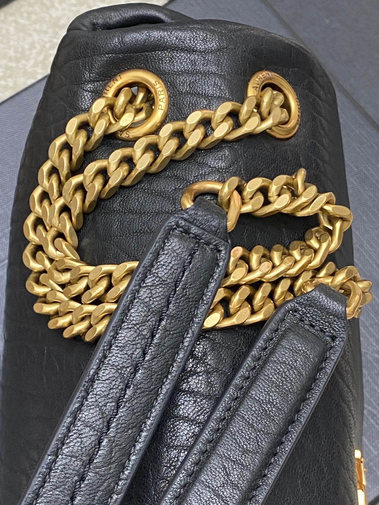 💰1560 🌈Black elephant pattern sheepskin/gold CALYPSO_elephant pattern sheepskin chain bag! Made of imported Italian sheepskin, it feels soft and delicate. The classic Y family logo, chain and buttonhole hardware are all made of Barkin matte hardware. The opening of the bag is folded and sealed with a magnetic four-button buckle, which provides first-class sealing and safety. There is an inner zipper pocket for placing mobile phones and valuables. In addition, there are no extra inner pockets, so you can use it as you like! 20240790 Model: 734153 [original leather] Size: 26×14×7cm