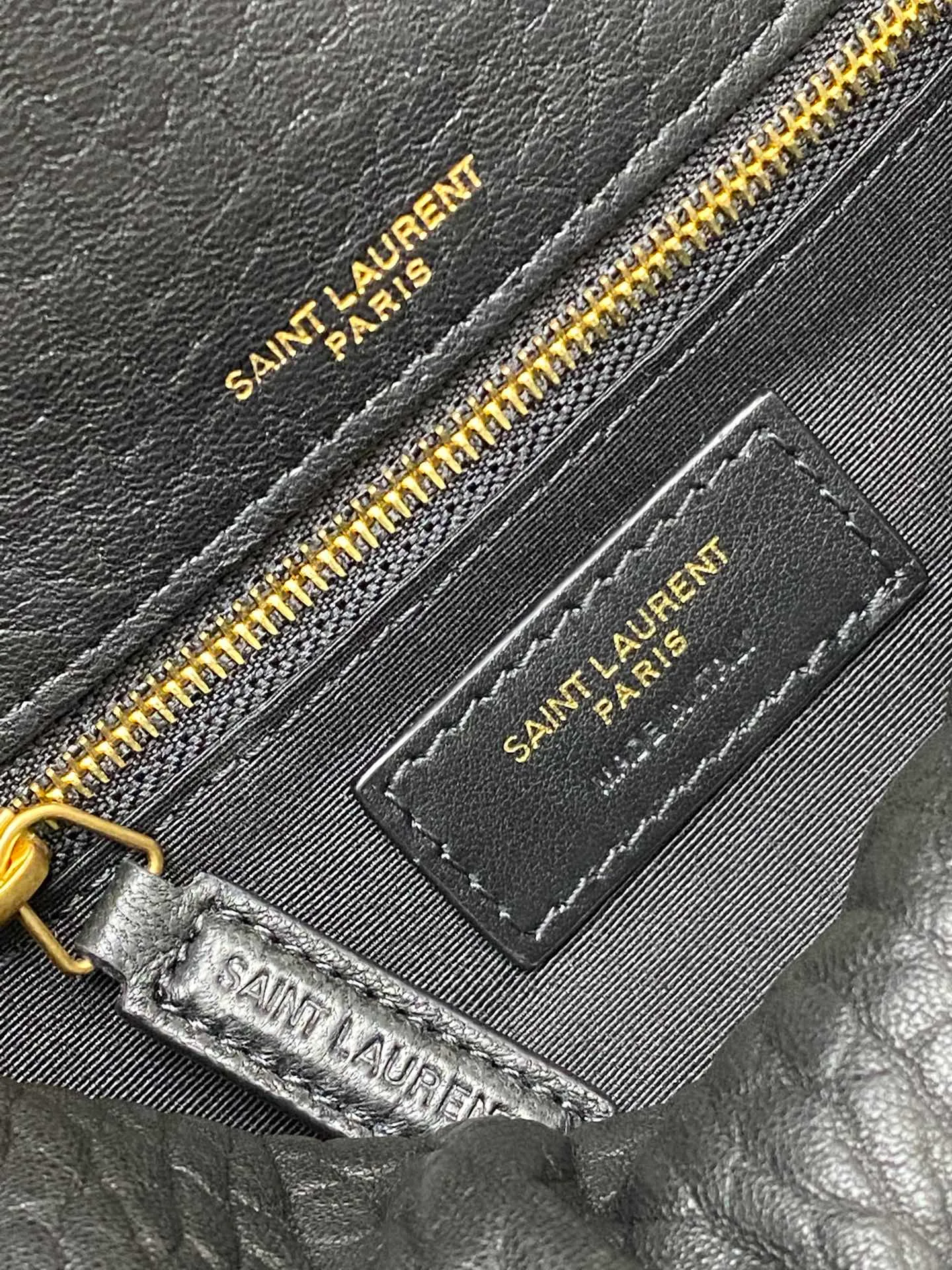 💰1560 🌈Black elephant pattern sheepskin/gold CALYPSO_elephant pattern sheepskin chain bag! Made of imported Italian sheepskin, it feels soft and delicate. The classic Y family logo, chain and buttonhole hardware are all made of Barkin matte hardware. The opening of the bag is folded and sealed with a magnetic four-button buckle, which provides first-class sealing and safety. There is an inner zipper pocket for placing mobile phones and valuables. In addition, there are no extra inner pockets, so you can use it as you like! 20240790 Model: 734153 [original leather] Size: 26×14×7cm