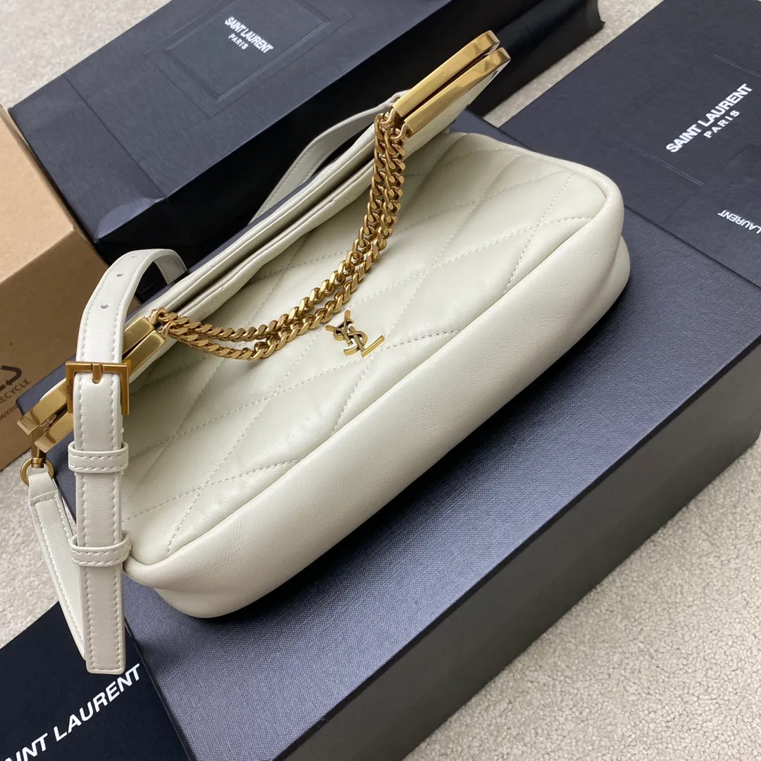 💰1900 milk white sheepskin/old gold 🌈2013 new sheepskin metal flap bag, new sheepskin quilted bag full of retro design, two-way zipper F R A M E handbag, with diamond quilting and metal Le CASSANDRE! Features chain top handles, fold-down top and detachable shoulder strap! Sheepskin texture, delicate feel, full of high-end feel! 20230950 Style number: 754001 [original leather] Size: 26x26.5x5