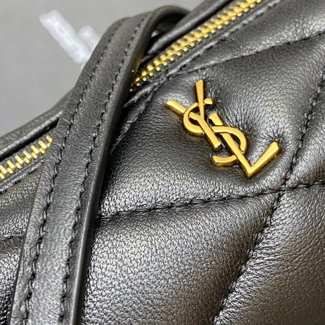 p1320 The top product on the market, sheepskin black/gold 🌈YSL's new sade small armpit cylinder bag, lambskin 🐏 with retro metal chain, just right for those who like small round bags 🤗The capacity is much larger than woc, and it looks great on the back in summer 👍20220660 Model: 699703 [original leather] Size: 20x10x10cm