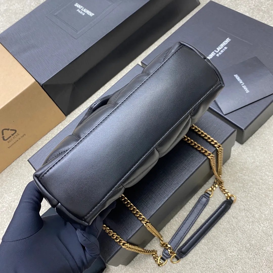 💰1440 black sheepskin/antique gold 🌈𝙇𝙤𝙪𝙇𝙤𝙪 𝙥𝙪𝙛𝙛𝙚𝙧～LOULOU PUFFER new mini double chain quilted lambskin bag, super popular style counter, the latest mini size! Made of original ZP leather, it feels soft and delicate, and it is as cute as a marshmallow when you take it out! The bag has an inner zippered pocket for mobile phones and valuables, and a card slot for cards. Apart from this, there are no extra inner pockets. Although it is small, it has all the essentials and can be used as you like👍20230720 Model: 759337 [original leather] Size: 23x15.5x5.8cm