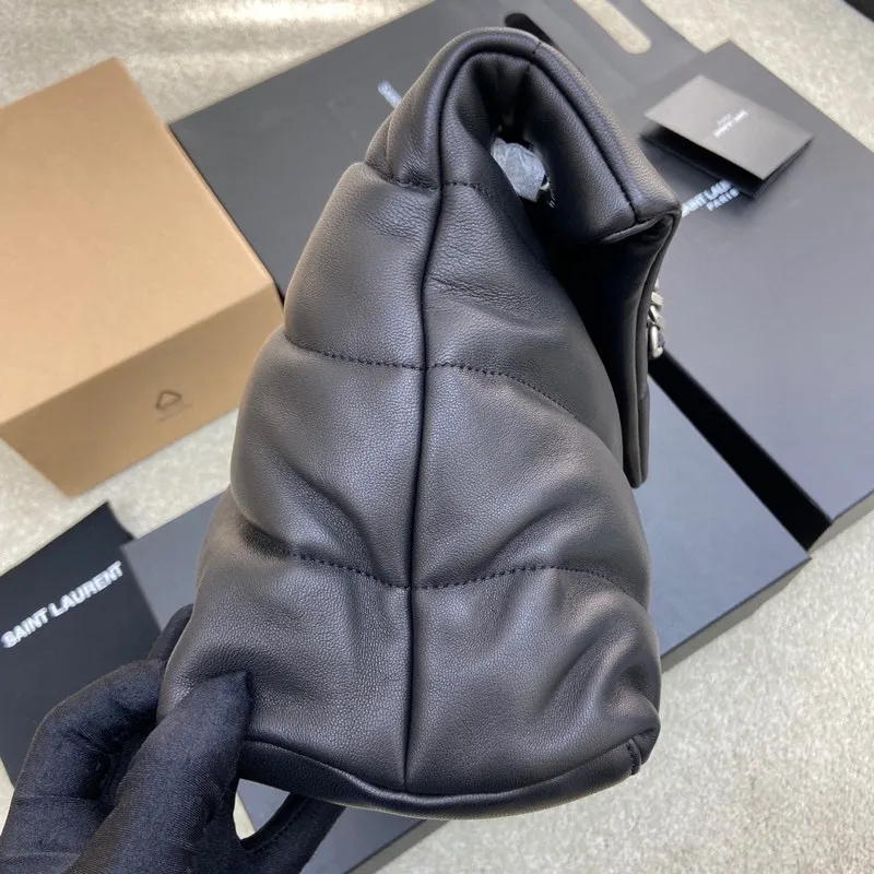 Black sheepskin/silver hardware 🌈𝑳𝑶𝑼𝑳𝑶𝑼 𝑷𝑼𝑭𝑭𝑬𝑹 Large quilted lambskin bag, made of genuine genuine leather, feels soft and delicate, like embracing clouds☁️; the classic Y family logo, chain and buttonhole hardware are all made of Barkin matte silver hardware. The opening of the bag is folded and sealed with a magnetic snap buckle, which has first-class sealing and safety👍20210900 Size: 35*23*13.5cm Model: 577475 [original leather]