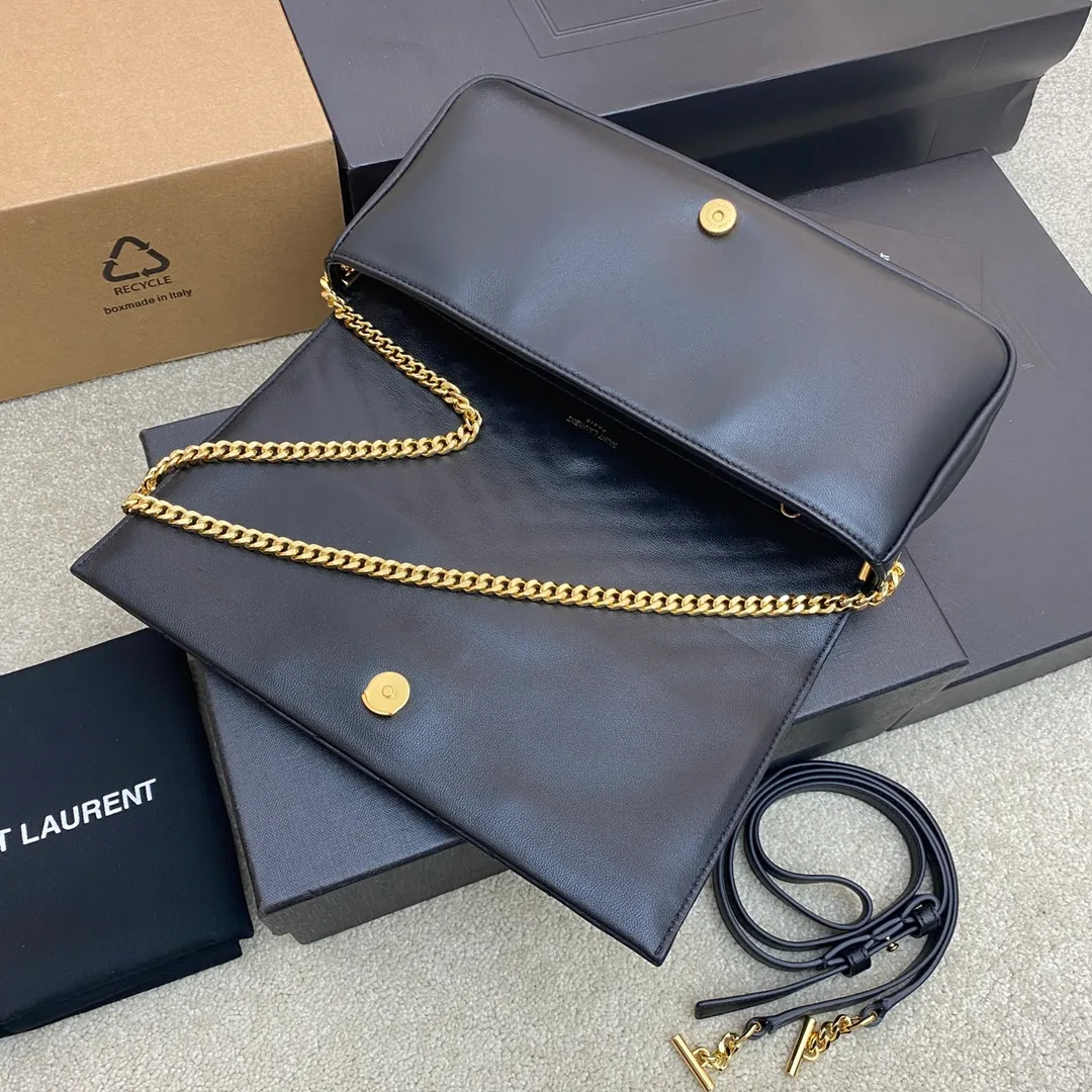 Black sheepskin/gold 🌈KATE 99 quilted sheepskin handbag. Speaking of the most popular bags in the past two years, the name of the armpit bag must be included! Carry it with a spaghetti strap. There is a kind of casual French elegance, which makes people think that this girl is very fashionable at first glance, but she is also effortlessly fashionable. There is also a long leather shoulder strap that can be worn interchangeably! One pack for multiple uses👍 Model: 632014 [original leather] Size: 26x13.5x4.5cm🌺🌺🌺6582090