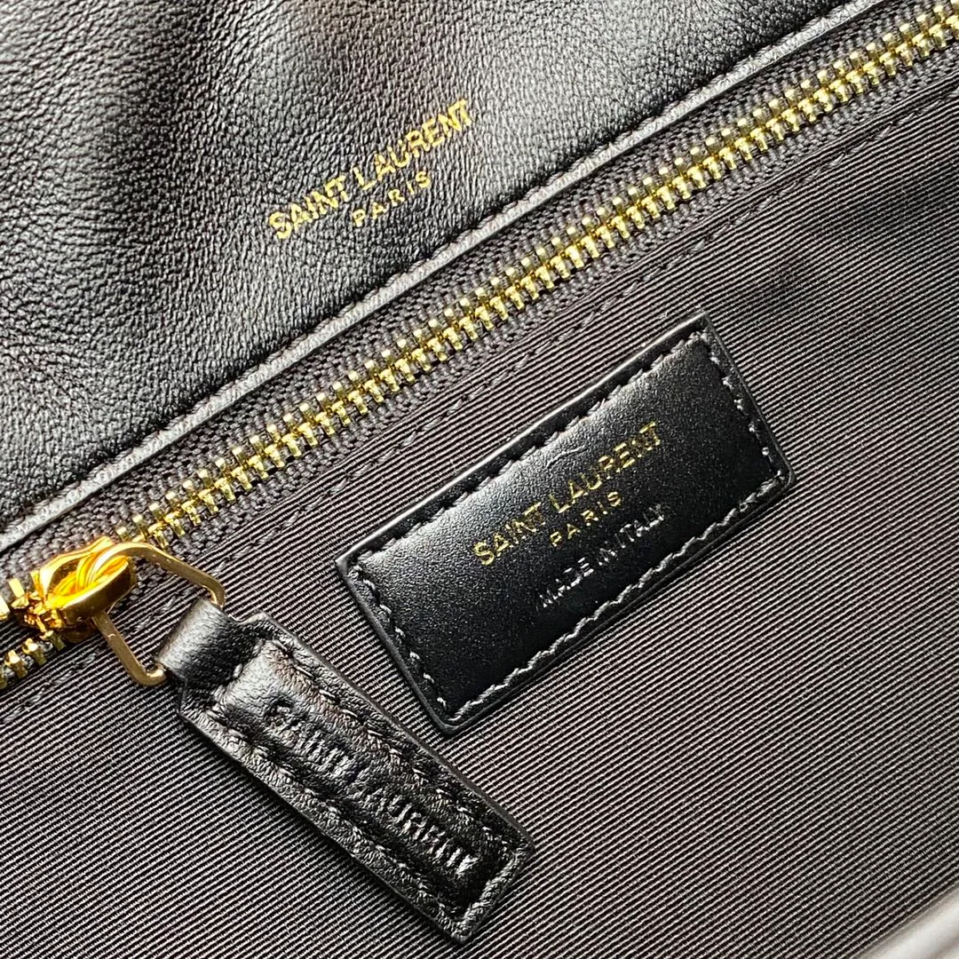 Black sheepskin/gold 🌈KATE 99 quilted sheepskin handbag. Speaking of the most popular bags in the past two years, the name of the armpit bag must be included! Carry it with a spaghetti strap. There is a kind of casual French elegance, which makes people think that this girl is very fashionable at first glance, but she is also effortlessly fashionable. There is also a long leather shoulder strap that can be worn interchangeably! One pack for multiple uses👍 Model: 632014 [original leather] Size: 26x13.5x4.5cm🌺🌺🌺6582090