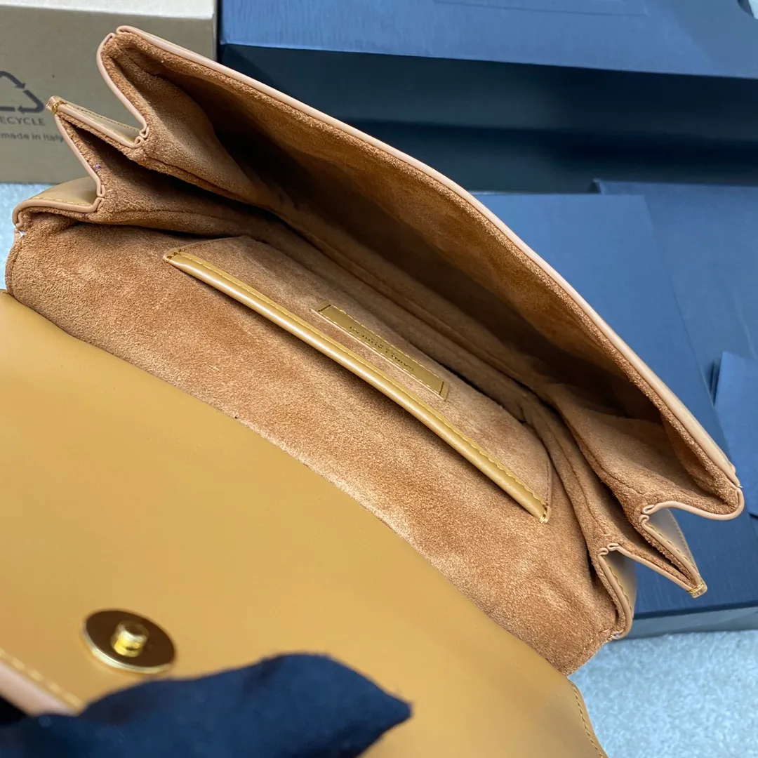 💰1560 brown plain leather/gold 🌈2022 new saddle bag CHARLIE medium smooth leather shoulder bag, CHARLIE medium smooth leather shoulder bag, CHARLIE medium front flap shoulder bag, decorated with metal intertwined YSL letter logo, with side bellows design, adjustable strap with buckle, can be used for shoulder or crossbody 👍20220780 Model: 686742 [original leather] Size: 23x17x4cm