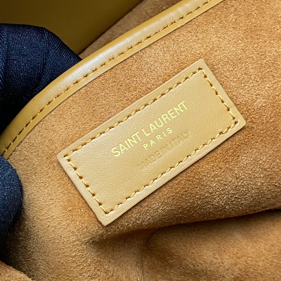 💰1560 brown plain leather/gold 🌈2022 new saddle bag CHARLIE medium smooth leather shoulder bag, CHARLIE medium smooth leather shoulder bag, CHARLIE medium front flap shoulder bag, decorated with metal intertwined YSL letter logo, with side bellows design, adjustable strap with buckle, can be used for shoulder or crossbody 👍20220780 Model: 686742 [original leather] Size: 23x17x4cm