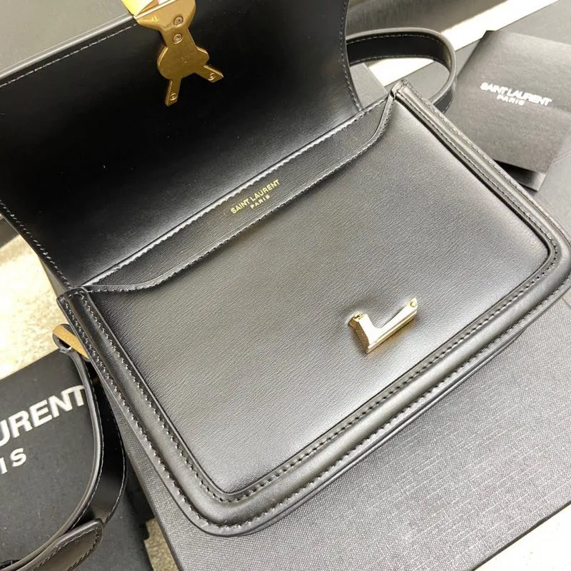 💰1600 toothpick pattern black/antique gold 🌈The most eye-catching new autumn and winter product-Solferino The bag comes in two sizes and is made of high-grade BOX cowhide. The leather surface feels very flexible. The interior is designed with a three-layer accordion partition, which can easily accommodate daily necessities for going out on the street. The new and special switch buckle - opened with half an L button, will surprise you 😁 Adjustable shoulder strap, fashionable, versatile and practical 👍 20210800 Size: 19*14*6cm Model: 634306 [original leather]