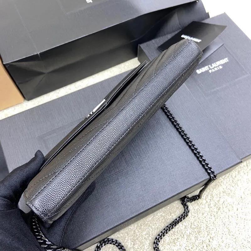 Black ball-grained leather/black buckle 🌈MONOGRAM caviar pattern original leather version envelope bag👍A super practical small bag, the most classic style 👏100% original cowhide with fine handcrafting; customized metal Y family logo highlights personality; flip-top design ensures safety of use; small bag has large capacity, with 20 card slots, two banknote compartments, two central compartments, and an inner zipper bag to hold everything‼ ️20210630 Model: 360452 [original leather] Size: 22.5*14*4cm