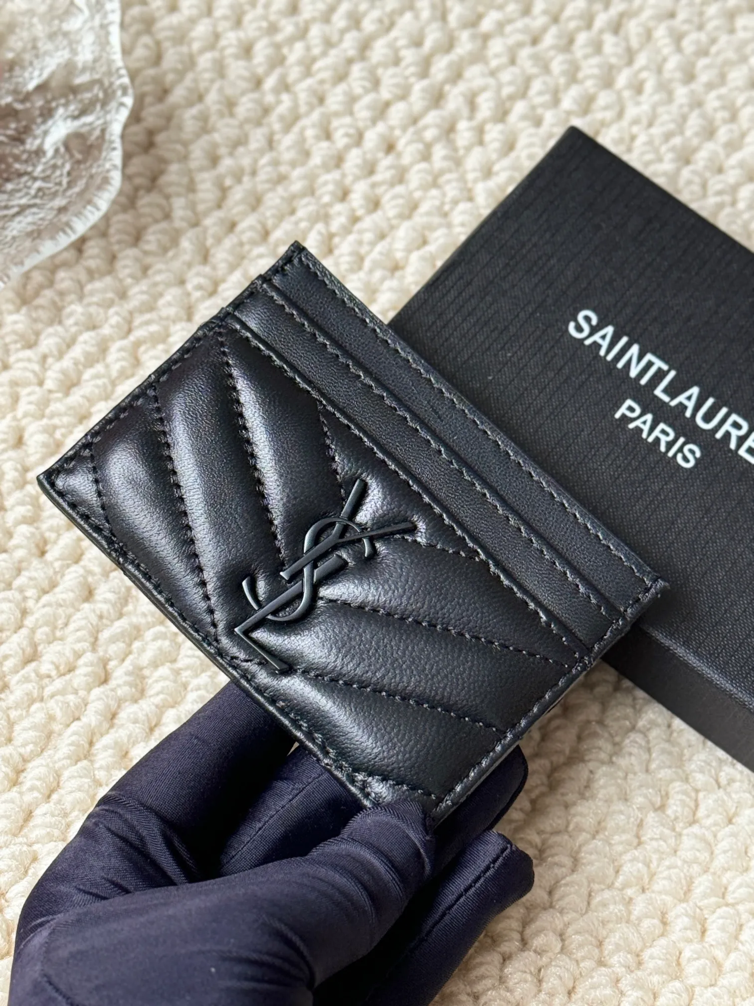 💰100 ysl Yves Saint Laurent's most classic genuine card bag, with sheepskin microfiber lining, jacquard embossed stitching sheepskin credit card holder, metal interlocking YSL logo original single-pair hardware, copied details Style number: 423291 Size: 10.5×7.5×0.5cm