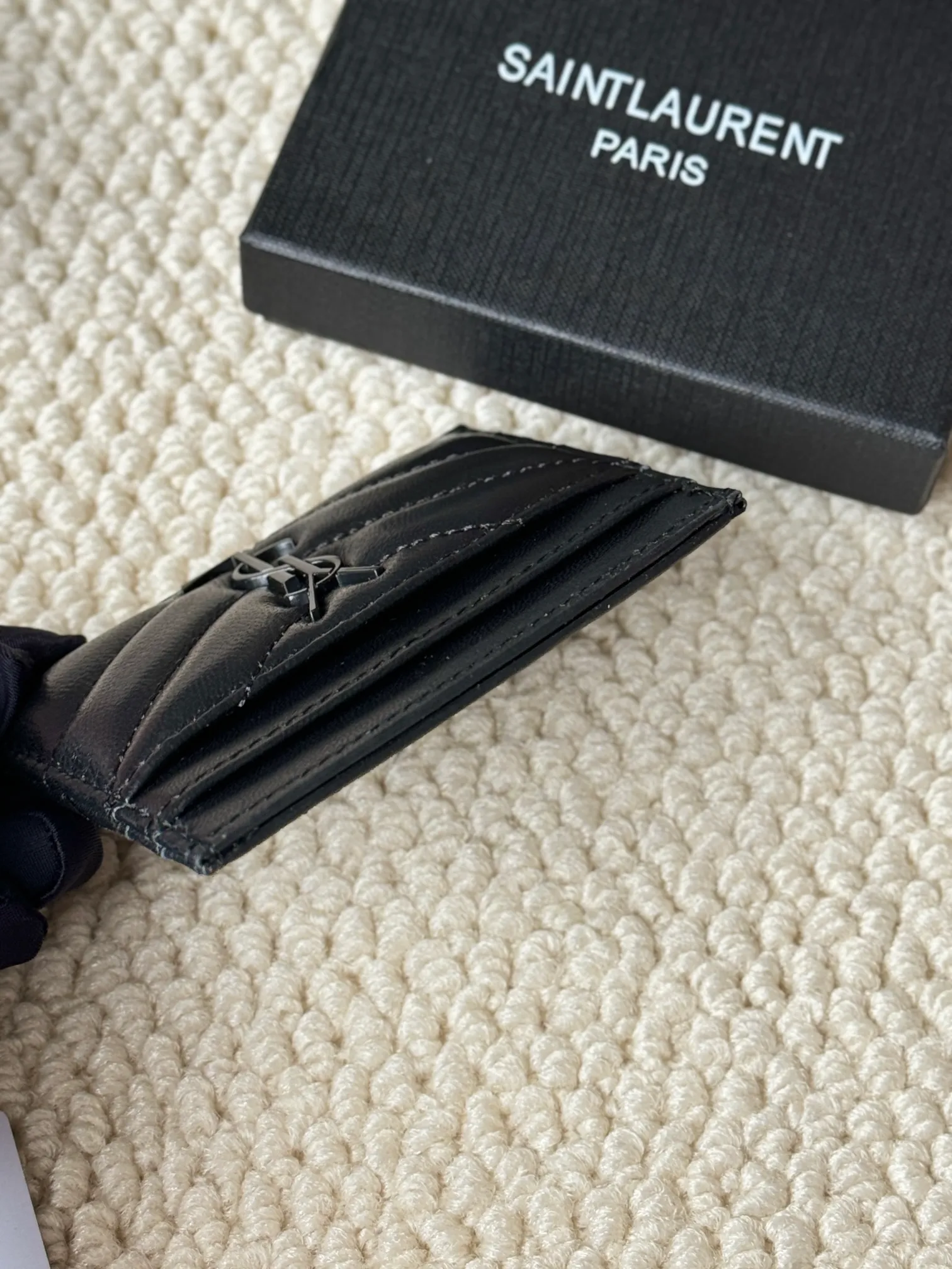 💰100 ysl Yves Saint Laurent's most classic genuine card bag, with sheepskin microfiber lining, jacquard embossed stitching sheepskin credit card holder, metal interlocking YSL logo original single-pair hardware, copied details Style number: 423291 Size: 10.5×7.5×0.5cm