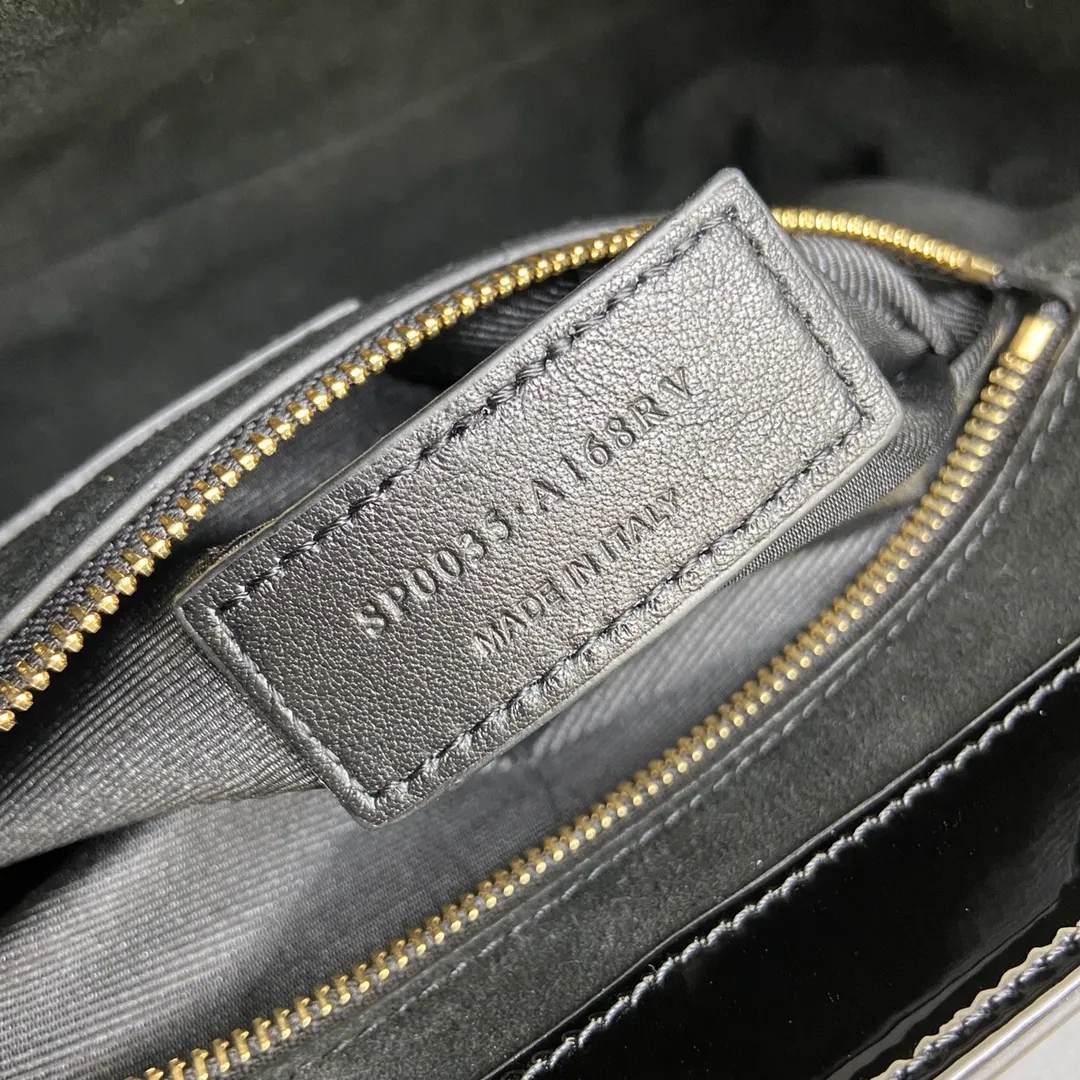 Black patent leather/gold hardware 🌈2021 spring and summer new armpit bag hobo bag! One of this year’s treasure bags👍Minimalist shape + metal logo buckle opening and closing design Adjustable shoulder straps Simple, beautiful and high-end feeling The bag is light and easy to match The wife is so beautiful l The bag has sufficient capacity💋20210680 Model: 657228 [Original leather] Size: 24.5*14*6cm
