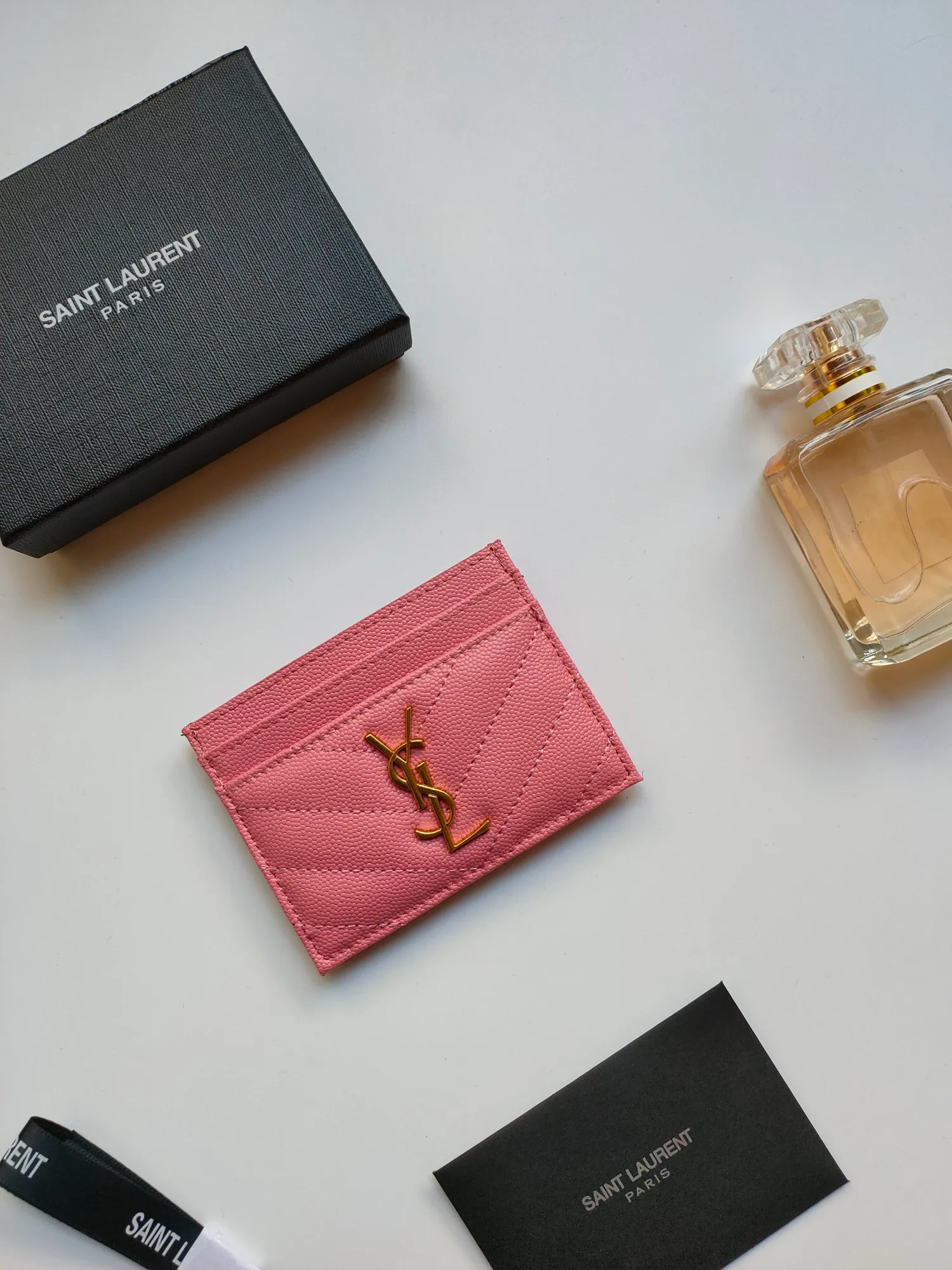 💰90 Saint Laurent new product shipped👉Genuine pickup bag, 🎀Sheep pattern microfiber lining, jacquard embossed stitching sheepskin credit card holder, metal interlocking YSL logo original single-pair hardware, replica details😋Style number: 423291😎Size: 10.5×7.5×0.5cm