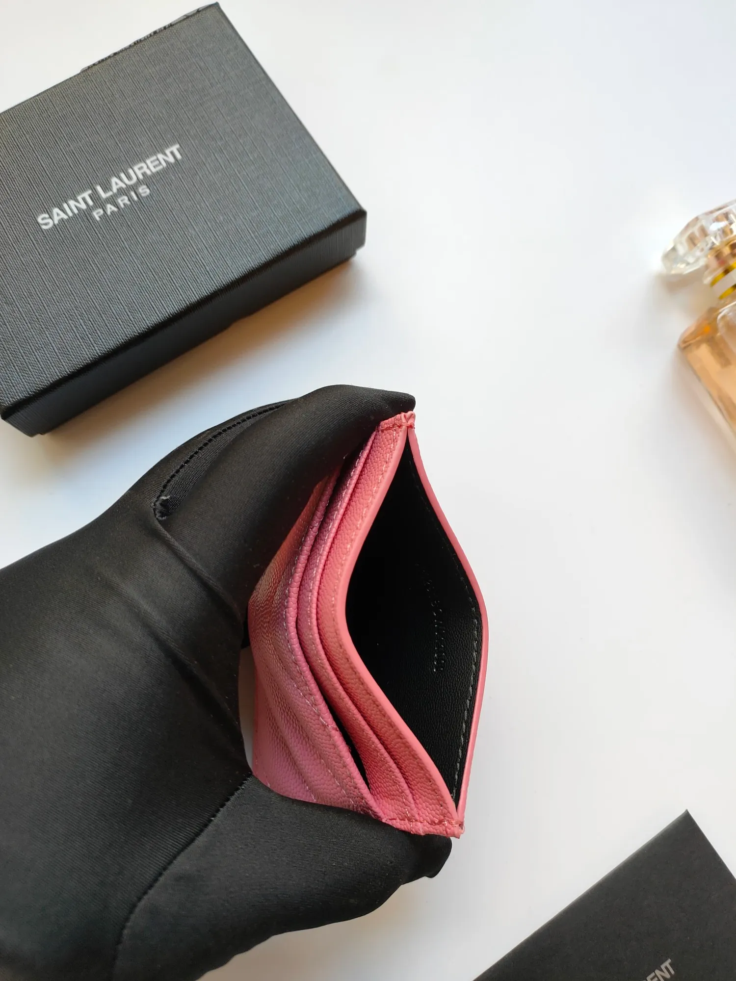 💰90 Saint Laurent new product shipped👉Genuine pickup bag, 🎀Sheep pattern microfiber lining, jacquard embossed stitching sheepskin credit card holder, metal interlocking YSL logo original single-pair hardware, replica details😋Style number: 423291😎Size: 10.5×7.5×0.5cm