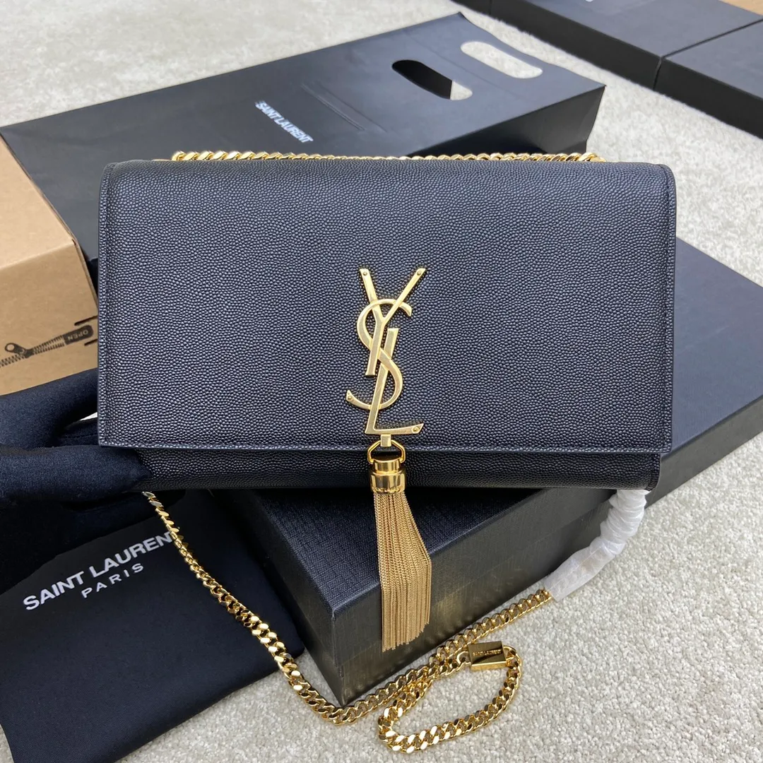 💰1300 ball pattern black/gold buckle [original leather] 🌈Y’s most classic style Kate crocodile pattern chain crossbody bag! A versatile style that is a must-have in every girl’s wardrobe! High-quality original crocodile-embossed cowhide, wear-resistant and scratch-resistant, no need to take special care of it💫Believe me, kate is definitely an eternal classic. No one can say that they are fashionable without a Y family tassel bag👍20210650 Model: 377829 Size: 24*14.5*5.5cm