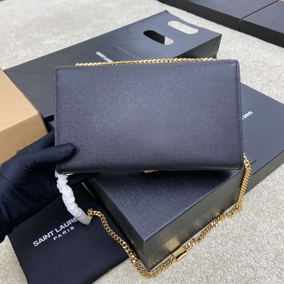 💰1300 ball pattern black/gold buckle [original leather] 🌈Y’s most classic style Kate crocodile pattern chain crossbody bag! A versatile style that is a must-have in every girl’s wardrobe! High-quality original crocodile-embossed cowhide, wear-resistant and scratch-resistant, no need to take special care of it💫Believe me, kate is definitely an eternal classic. No one can say that they are fashionable without a Y family tassel bag👍20210650 Model: 377829 Size: 24*14.5*5.5cm