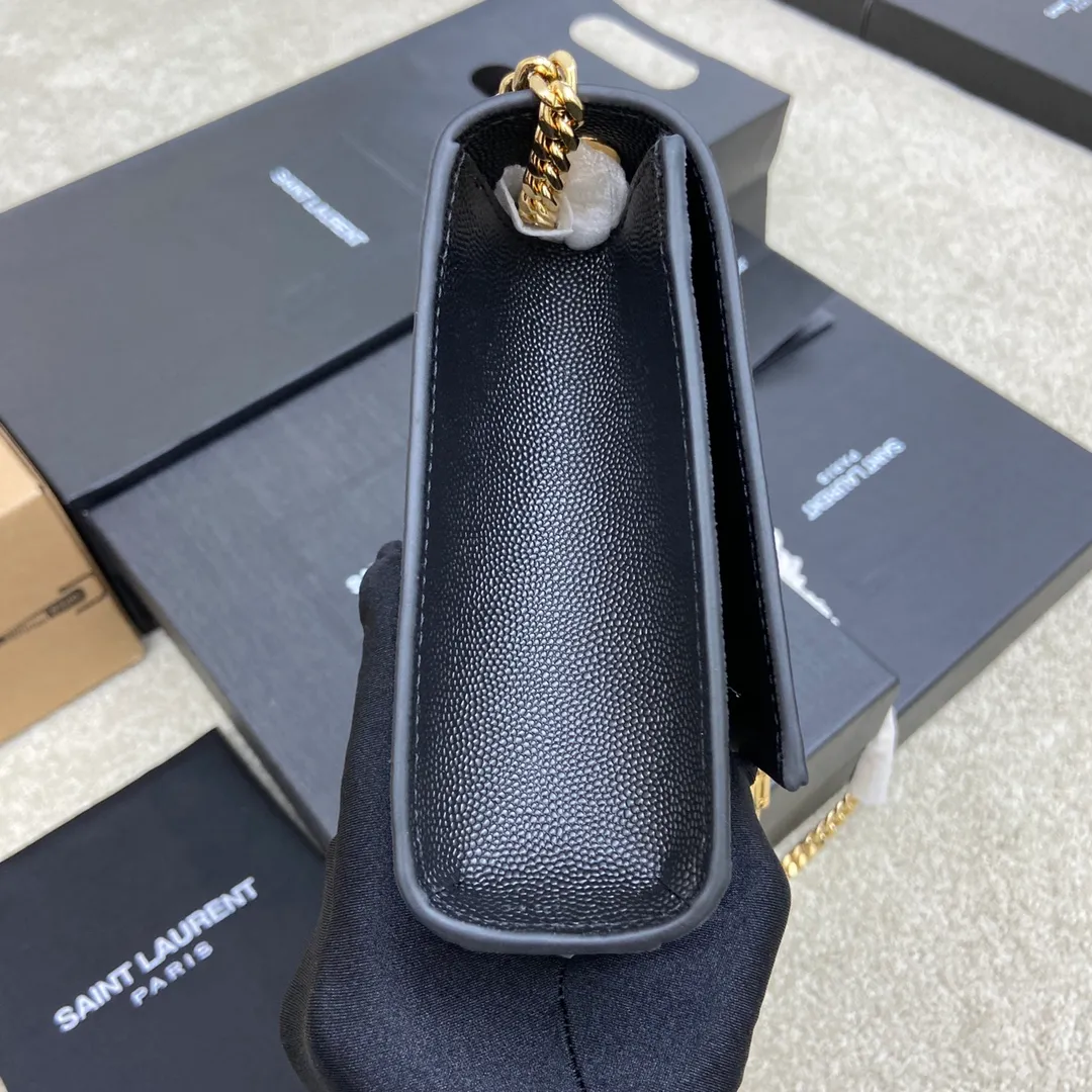 💰1300 ball pattern black/gold buckle [original leather] 🌈Y’s most classic style Kate crocodile pattern chain crossbody bag! A versatile style that is a must-have in every girl’s wardrobe! High-quality original crocodile-embossed cowhide, wear-resistant and scratch-resistant, no need to take special care of it💫Believe me, kate is definitely an eternal classic. No one can say that they are fashionable without a Y family tassel bag👍20210650 Model: 377829 Size: 24*14.5*5.5cm