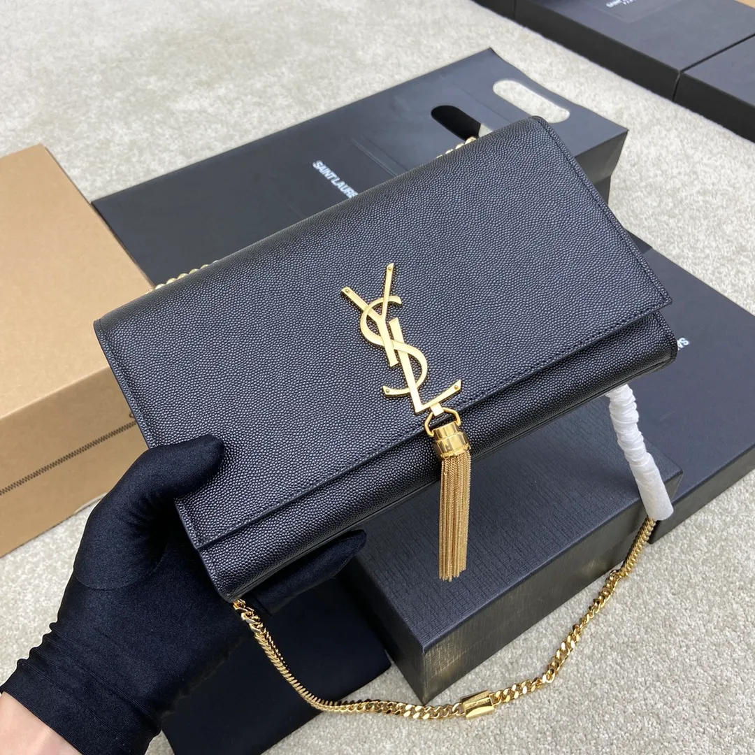 💰1300 ball pattern black/gold buckle [original leather] 🌈Y’s most classic style Kate crocodile pattern chain crossbody bag! A versatile style that is a must-have in every girl’s wardrobe! High-quality original crocodile-embossed cowhide, wear-resistant and scratch-resistant, no need to take special care of it💫Believe me, kate is definitely an eternal classic. No one can say that they are fashionable without a Y family tassel bag👍20210650 Model: 377829 Size: 24*14.5*5.5cm