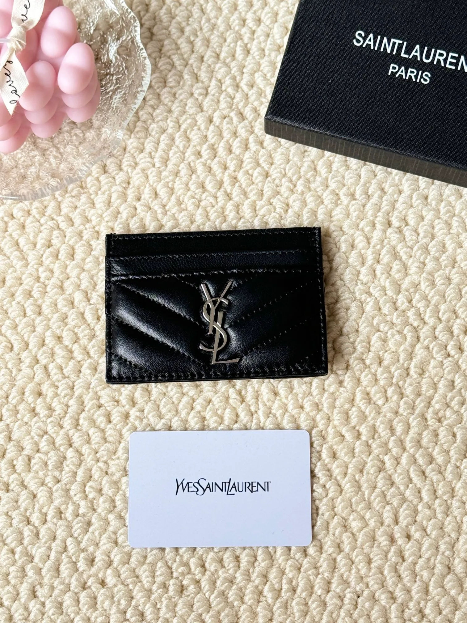 💰100 ysl Yves Saint Laurent's most classic genuine card bag, with sheepskin microfiber lining, jacquard embossed stitching sheepskin credit card holder, metal interlocking YSL logo original single-pair hardware, copied details Style number: 423291 Size: 10.5×7.5×0.5cm