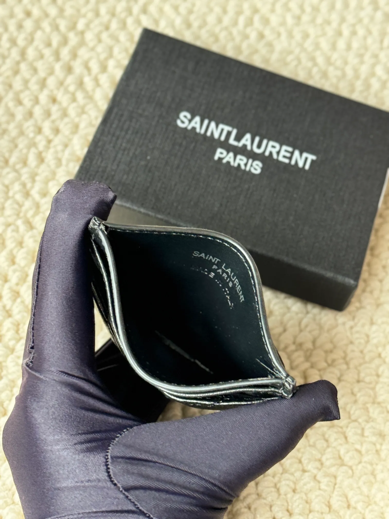 💰100 ysl Yves Saint Laurent's most classic genuine card bag, with sheepskin microfiber lining, jacquard embossed stitching sheepskin credit card holder, metal interlocking YSL logo original single-pair hardware, copied details Style number: 423291 Size: 10.5×7.5×0.5cm