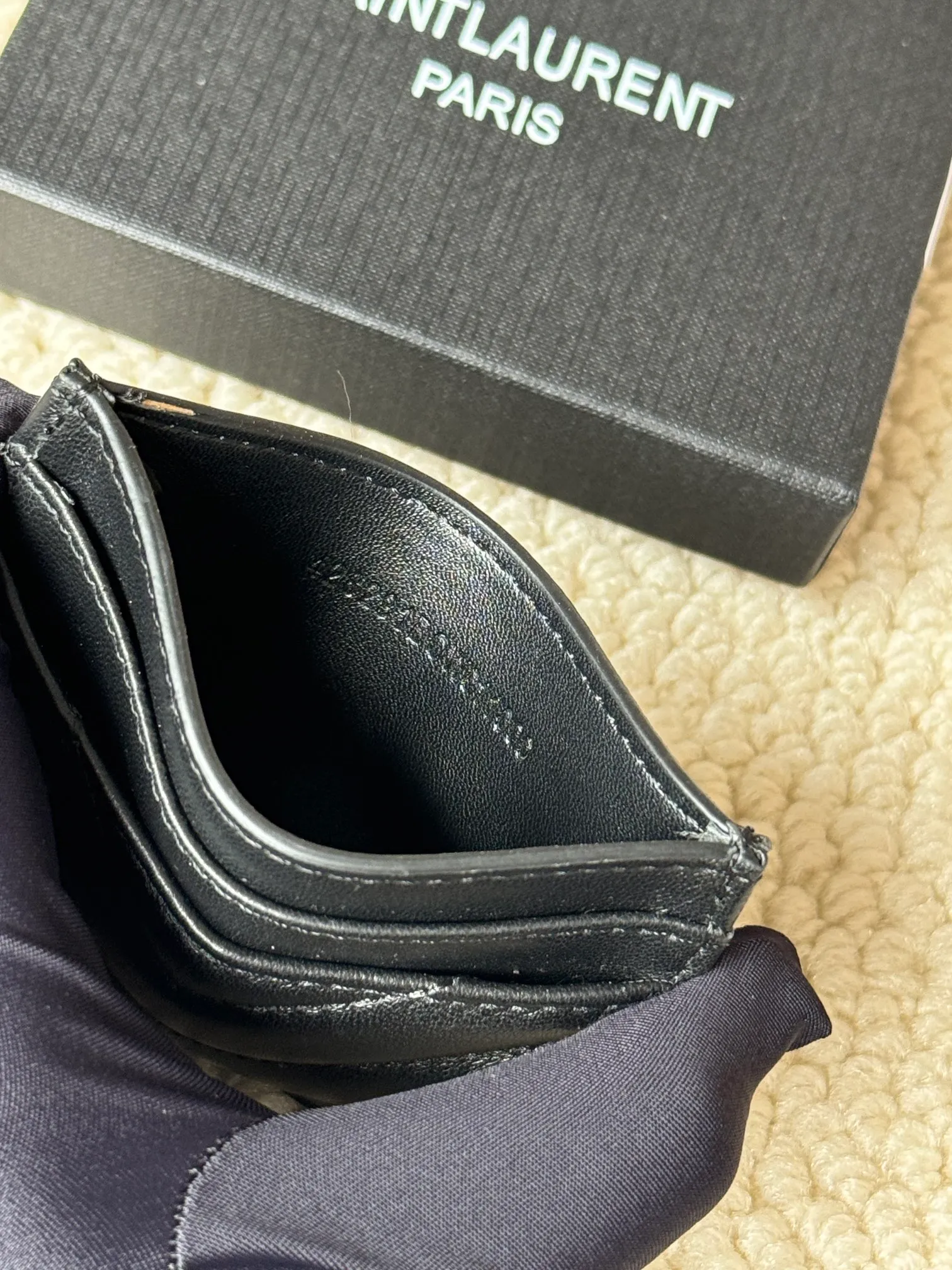 💰100 ysl Yves Saint Laurent's most classic genuine card bag, with sheepskin microfiber lining, jacquard embossed stitching sheepskin credit card holder, metal interlocking YSL logo original single-pair hardware, copied details Style number: 423291 Size: 10.5×7.5×0.5cm