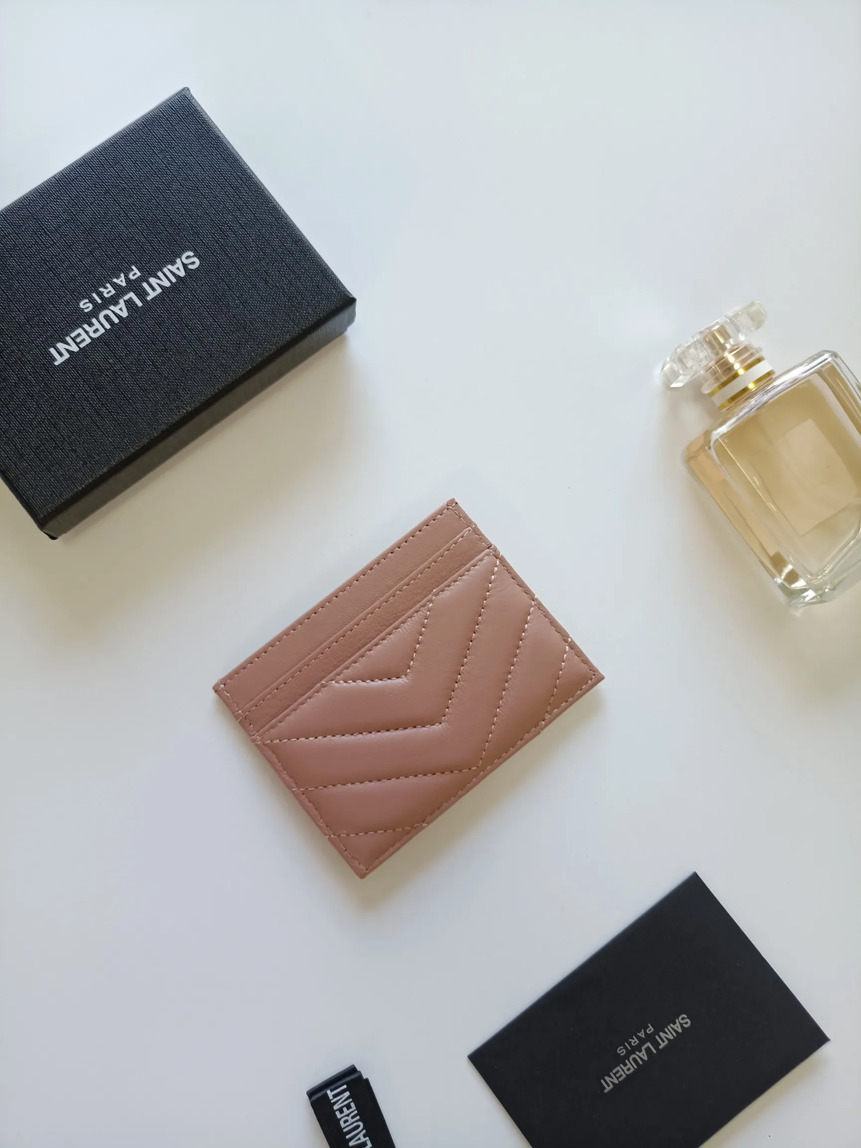 💰90 Saint Laurent new product shipped👉Genuine pickup bag, 🎀Sheep pattern microfiber lining, jacquard embossed stitching sheepskin credit card holder, metal interlocking YSL logo original single-pair hardware, replica details😋Style number: 423291😎Size: 10.5×7.5×0.5cm