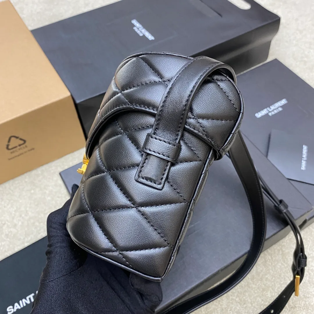 💰1500 black sheepskin/gold buckle 🌈2022 autumn and winter new JUNE quilted sheepskin box-shaped box bag, with front flap, fixed barrel design, extremely complicated handwork, with YSL letter swirl design and diamond pattern quilted overlock seams. Fashion is really reincarnation, the new small box bag gives people a bright retro look👍20220750 Model: 710080 [original leather] Size: 19x15x8cm