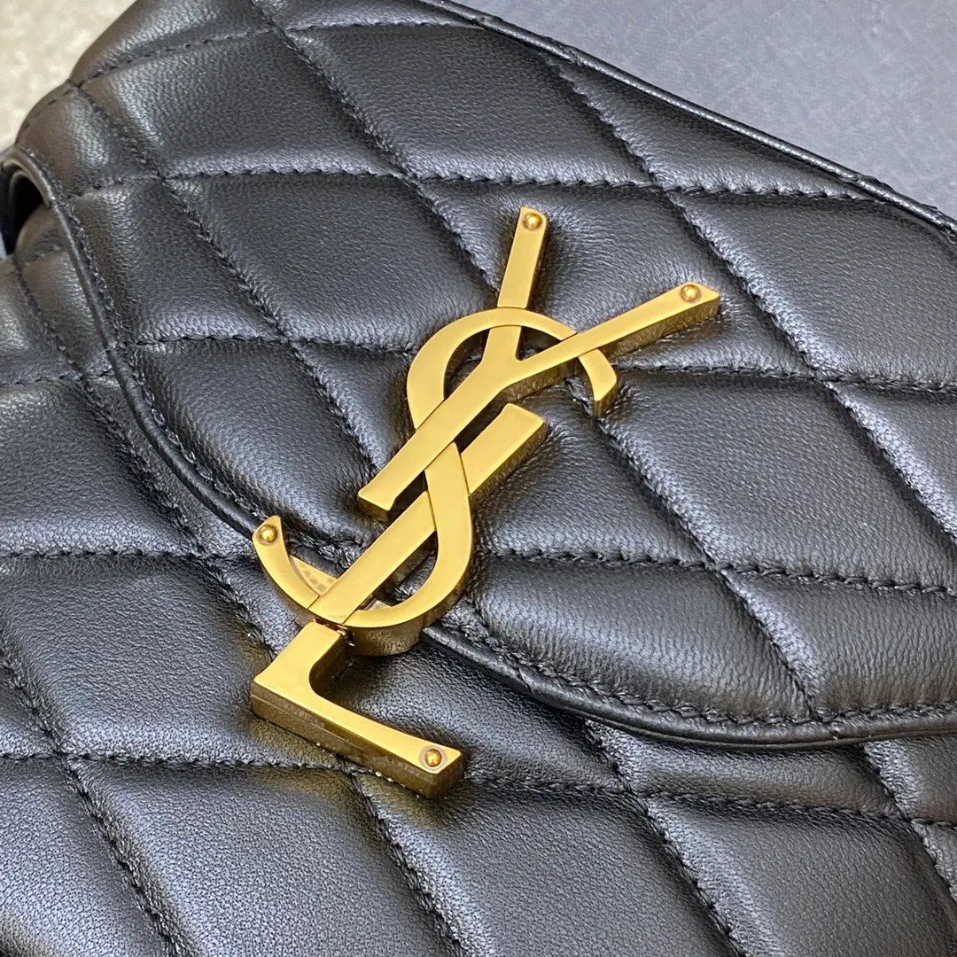 💰1500 black sheepskin/gold buckle 🌈2022 autumn and winter new JUNE quilted sheepskin box-shaped box bag, with front flap, fixed barrel design, extremely complicated handwork, with YSL letter swirl design and diamond pattern quilted overlock seams. Fashion is really reincarnation, the new small box bag gives people a bright retro look👍20220750 Model: 710080 [original leather] Size: 19x15x8cm