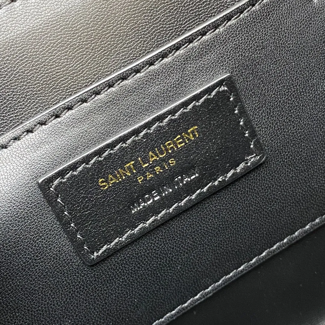 💰1500 black sheepskin/gold buckle 🌈2022 autumn and winter new JUNE quilted sheepskin box-shaped box bag, with front flap, fixed barrel design, extremely complicated handwork, with YSL letter swirl design and diamond pattern quilted overlock seams. Fashion is really reincarnation, the new small box bag gives people a bright retro look👍20220750 Model: 710080 [original leather] Size: 19x15x8cm