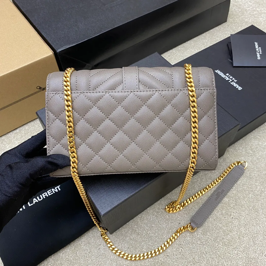 Gray ball pattern/gold 🌈The new Envelope small caviar is made of top-grade imported cowhide with pressed caviar pattern, which is stunningly beautiful💋Classic is eternal‼ ️Versatile beyond imagination, elegant and fashionable all in one! The workmanship details are impeccable👍20220680 Model: 600915 [Original leather] Size: 21x13x6cm