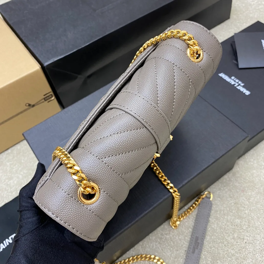 Gray ball pattern/gold 🌈The new Envelope small caviar is made of top-grade imported cowhide with pressed caviar pattern, which is stunningly beautiful💋Classic is eternal‼ ️Versatile beyond imagination, elegant and fashionable all in one! The workmanship details are impeccable👍20220680 Model: 600915 [Original leather] Size: 21x13x6cm