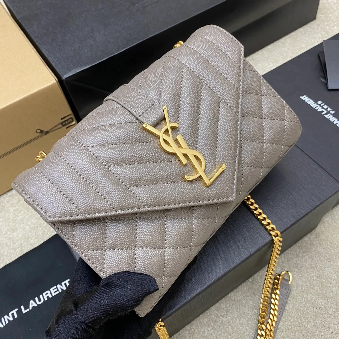 Gray ball pattern/gold 🌈The new Envelope small caviar is made of top-grade imported cowhide with pressed caviar pattern, which is stunningly beautiful💋Classic is eternal‼ ️Versatile beyond imagination, elegant and fashionable all in one! The workmanship details are impeccable👍20220680 Model: 600915 [Original leather] Size: 21x13x6cm