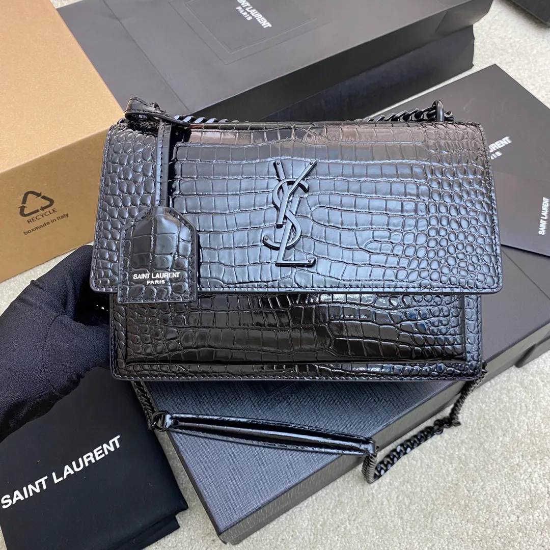 Crocodile pattern black/black chain 🌈𝑺𝒖𝒏𝒔𝒆𝒕 𝟮𝟮𝒄𝒎#Classic luxurious crocodile pattern sunset bag original leather version! Friends who like crocodile pattern bags cannot miss this one! High-quality genuine leather, genuine mold-making hardware, pursuing every detail, striving to be infinitely close to genuine 👍20210750 Size: 22x8x16cm Model: 442906 [Original leather]