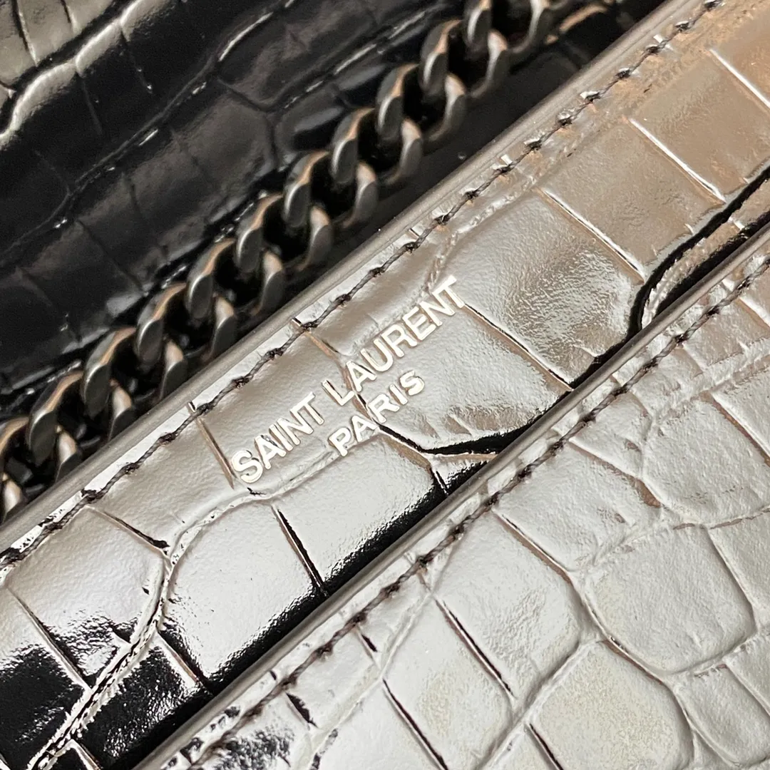Crocodile pattern black/black chain 🌈𝑺𝒖𝒏𝒔𝒆𝒕 𝟮𝟮𝒄𝒎#Classic luxurious crocodile pattern sunset bag original leather version! Friends who like crocodile pattern bags cannot miss this one! High-quality genuine leather, genuine mold-making hardware, pursuing every detail, striving to be infinitely close to genuine 👍20210750 Size: 22x8x16cm Model: 442906 [Original leather]