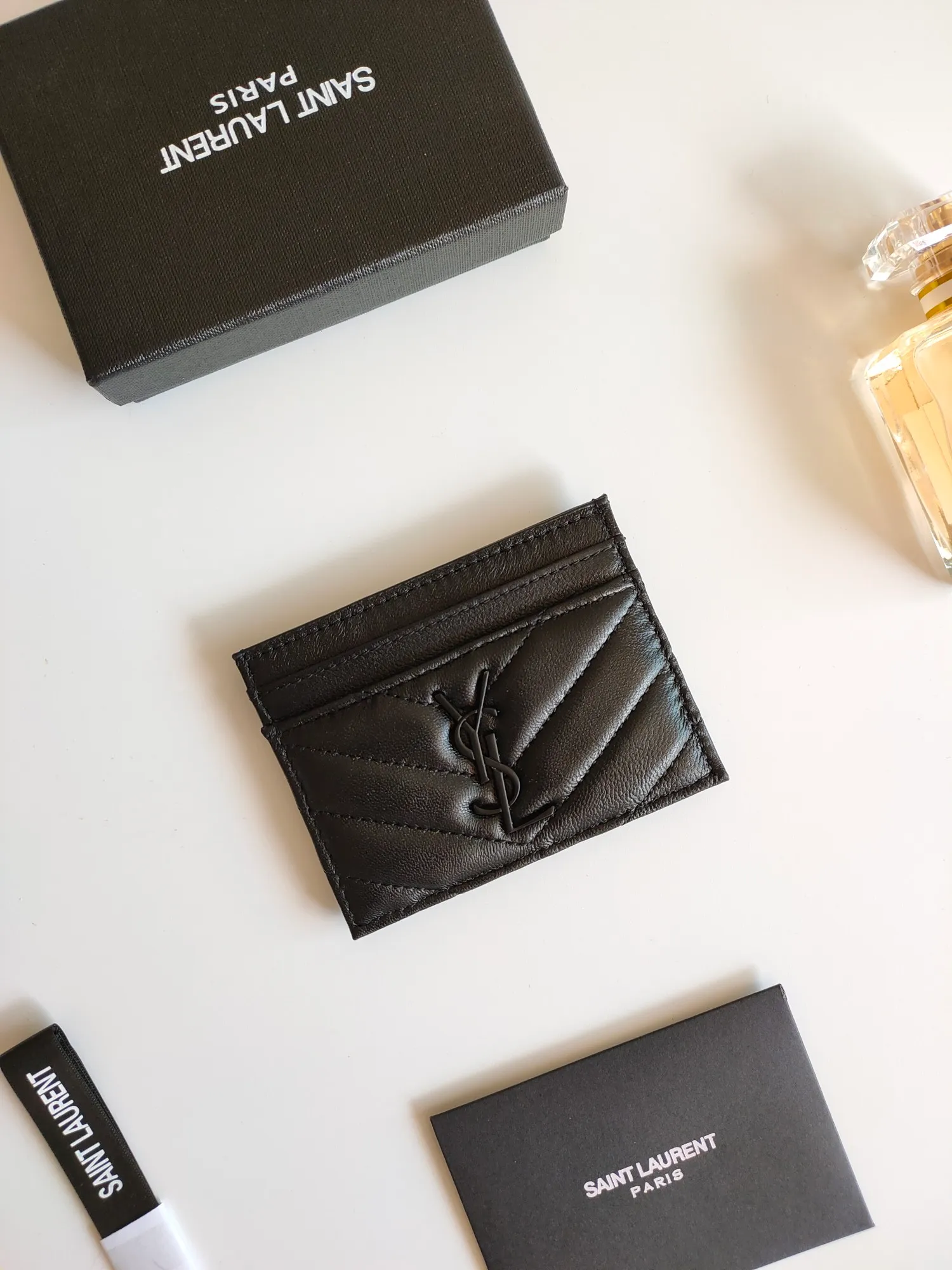 💰90 Saint Laurent new product shipped👉Genuine pickup bag, 🎀Sheep pattern microfiber lining, jacquard embossed stitching sheepskin credit card holder, metal interlocking YSL logo original single-pair hardware, replica details😋Style number: 423291😎Size: 10.5×7.5×0.5cm