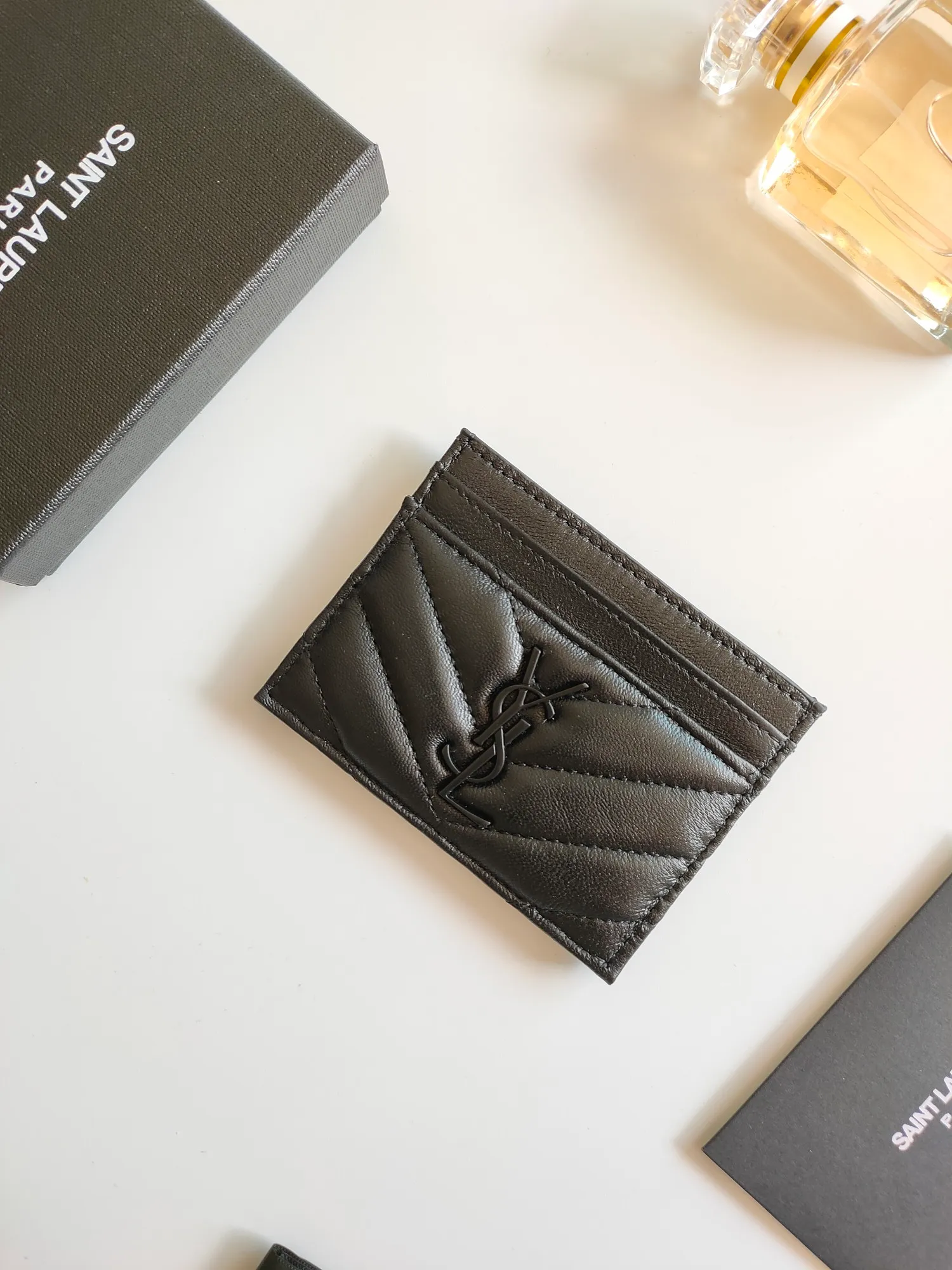 💰90 Saint Laurent new product shipped👉Genuine pickup bag, 🎀Sheep pattern microfiber lining, jacquard embossed stitching sheepskin credit card holder, metal interlocking YSL logo original single-pair hardware, replica details😋Style number: 423291😎Size: 10.5×7.5×0.5cm