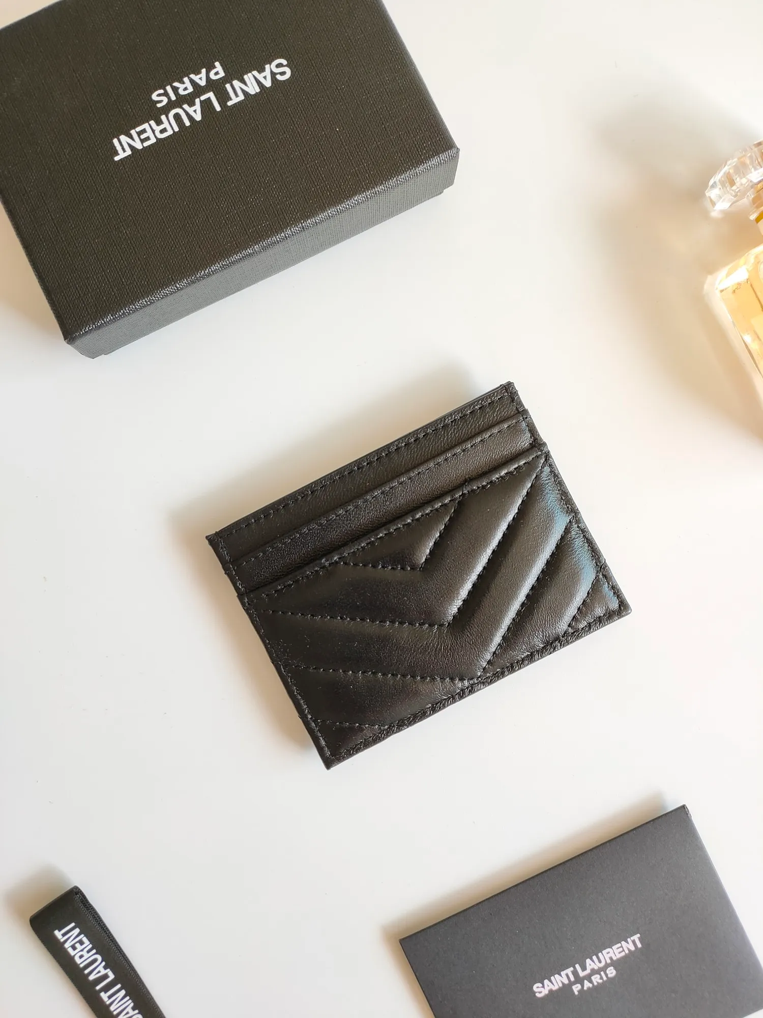 💰90 Saint Laurent new product shipped👉Genuine pickup bag, 🎀Sheep pattern microfiber lining, jacquard embossed stitching sheepskin credit card holder, metal interlocking YSL logo original single-pair hardware, replica details😋Style number: 423291😎Size: 10.5×7.5×0.5cm