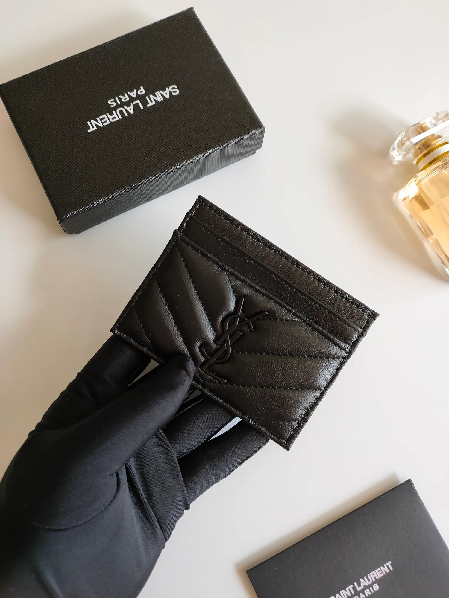 💰90 Saint Laurent new product shipped👉Genuine pickup bag, 🎀Sheep pattern microfiber lining, jacquard embossed stitching sheepskin credit card holder, metal interlocking YSL logo original single-pair hardware, replica details😋Style number: 423291😎Size: 10.5×7.5×0.5cm