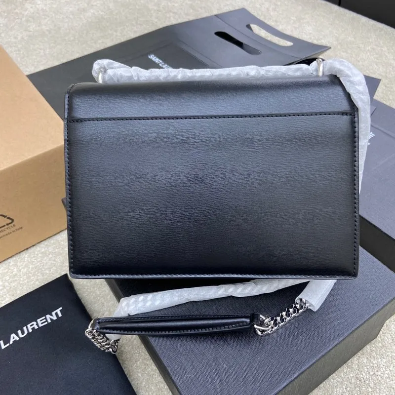 💰1500 Black hand-rubbed/white steel 🌈𝑺𝒖𝒏𝒔𝒆𝒕 𝟮𝟮𝒄𝒎#Classic cowhide hand-rubbed postman shoulder crossbody bag! Original leather version! High quality genuine leather, genuine mold opening hardware, pursue every detail, and strive to be infinitely close to genuine! 20210750 Size: 22x8x16cm Model: 442906 [Original leather]