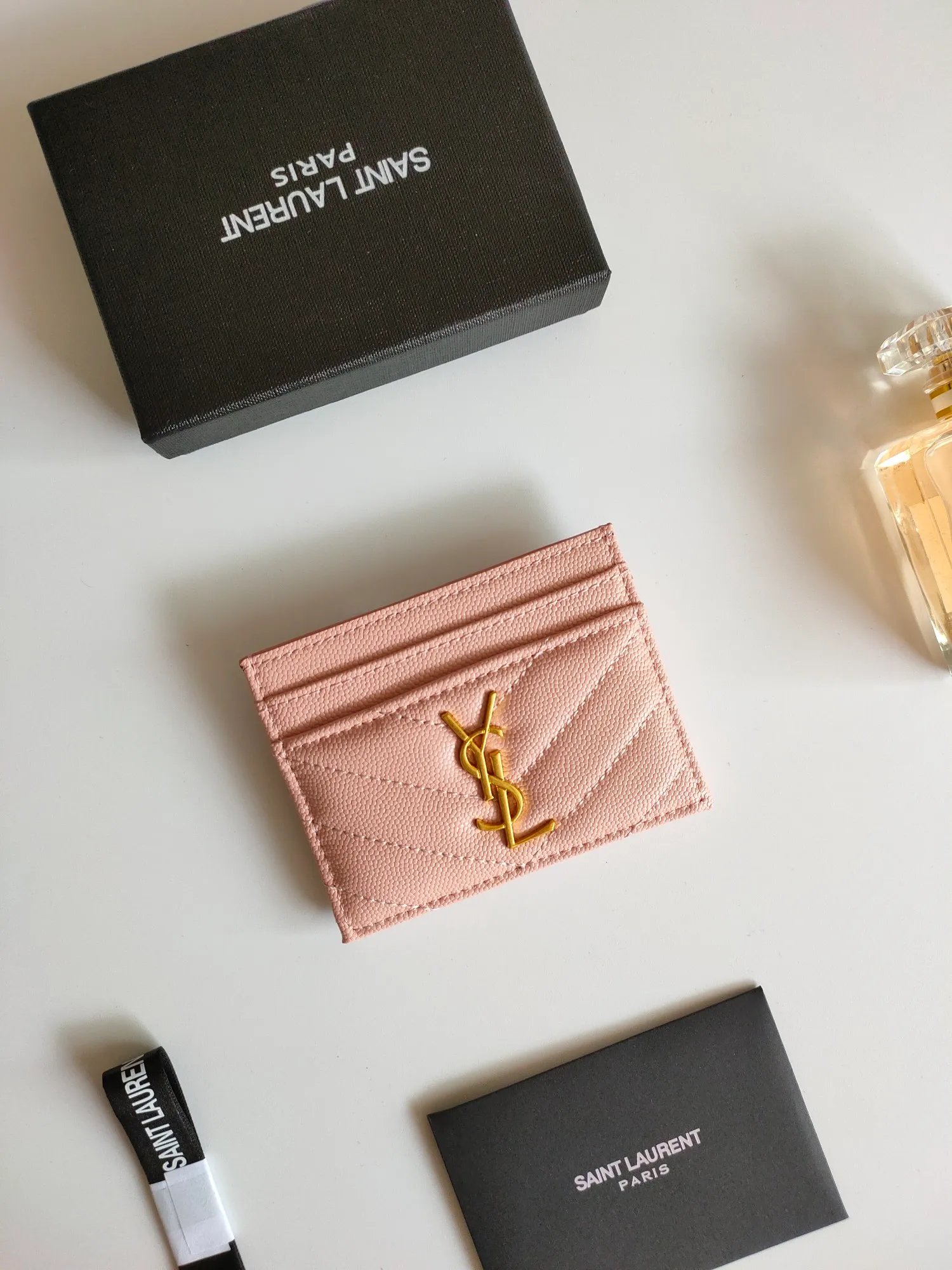 💰110 Yves Saint Laurent new products shipped👉Genuine pickup bag, cowhide ball pattern🎀Sheep pattern microfiber lining, jacquard stitching genuine leather credit card holder, metal interlocking YSL logo original single pair hardware, copy details😋Style number: 423291😎Size: 10.5×7.5×0.5cm