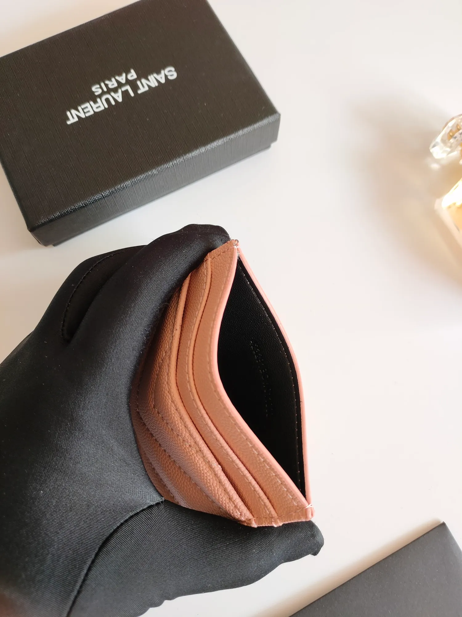💰110 Yves Saint Laurent new products shipped👉Genuine pickup bag, cowhide ball pattern🎀Sheep pattern microfiber lining, jacquard stitching genuine leather credit card holder, metal interlocking YSL logo original single pair hardware, copy details😋Style number: 423291😎Size: 10.5×7.5×0.5cm