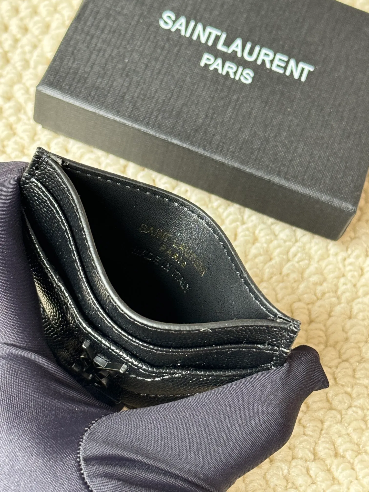💰100 ysl Yves Saint Laurent's most classic genuine card bag, with sheepskin microfiber lining, jacquard embossed stitching sheepskin credit card holder, metal interlocking YSL logo original single-pair hardware, copied details Style number: 423291 Size: 10.5×7.5×0.5cm