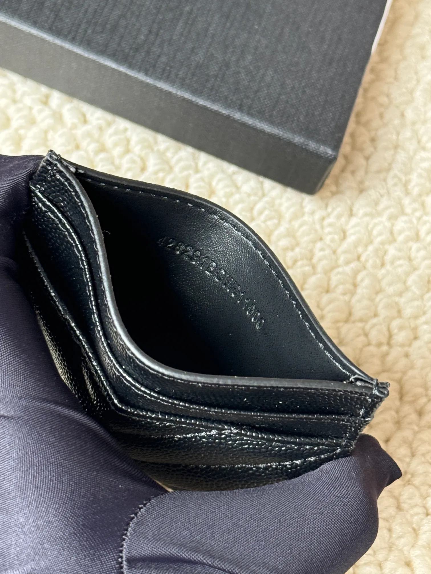💰100 ysl Yves Saint Laurent's most classic genuine card bag, with sheepskin microfiber lining, jacquard embossed stitching sheepskin credit card holder, metal interlocking YSL logo original single-pair hardware, copied details Style number: 423291 Size: 10.5×7.5×0.5cm