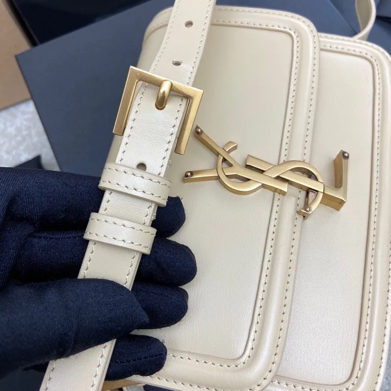 💰1600 toothpick pattern apricot/gold buckle 🌈The most eye-catching new autumn and winter product-Solferino The bag comes in two sizes and is made of high-grade BOX cowhide. The leather surface feels very flexible. The interior is designed with a three-layer accordion partition, which can easily accommodate daily necessities for going out on the street. The new and special switch buckle - opened with half an L button, will surprise you 😁 Adjustable shoulder strap, fashionable, versatile and practical 👍 20210800 Size: 19*14*6cm Model: 635306 [original leather]