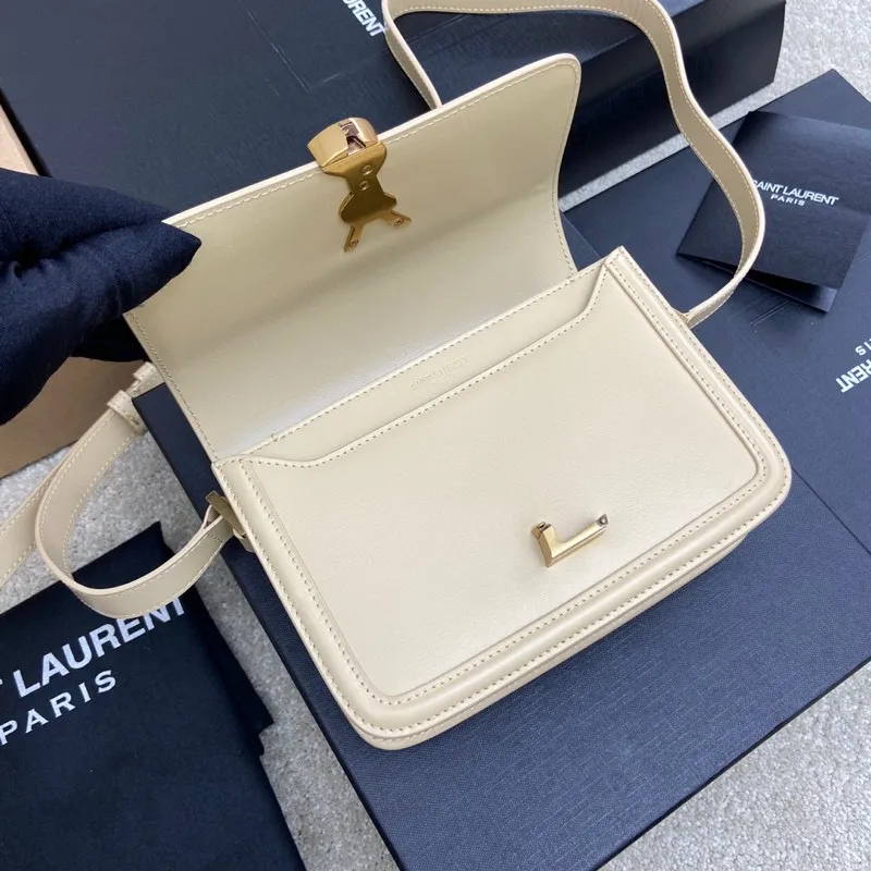 💰1600 toothpick pattern apricot/gold buckle 🌈The most eye-catching new autumn and winter product-Solferino The bag comes in two sizes and is made of high-grade BOX cowhide. The leather surface feels very flexible. The interior is designed with a three-layer accordion partition, which can easily accommodate daily necessities for going out on the street. The new and special switch buckle - opened with half an L button, will surprise you 😁 Adjustable shoulder strap, fashionable, versatile and practical 👍 20210800 Size: 19*14*6cm Model: 635306 [original leather]