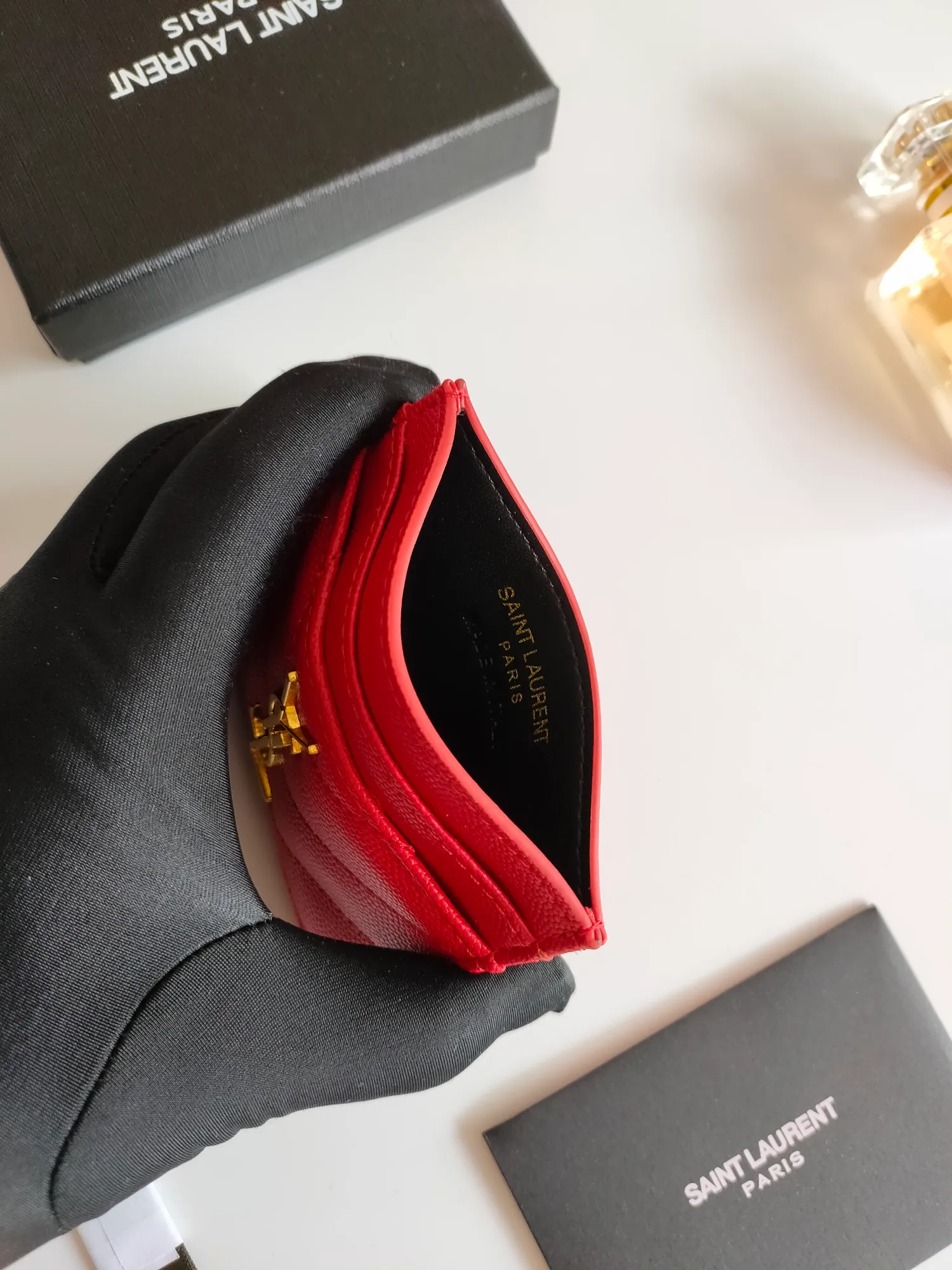 💰90 Yves Saint Laurent new product shipped👉Genuine pickup bag, cowhide ball pattern🎀Sheep pattern microfiber lining, jacquard stitching genuine leather credit card holder, metal interlocking YSL logo original single-pair hardware, replica details😋Style number: 423291😎Dimensions: 10.5×7.5×0.5cm