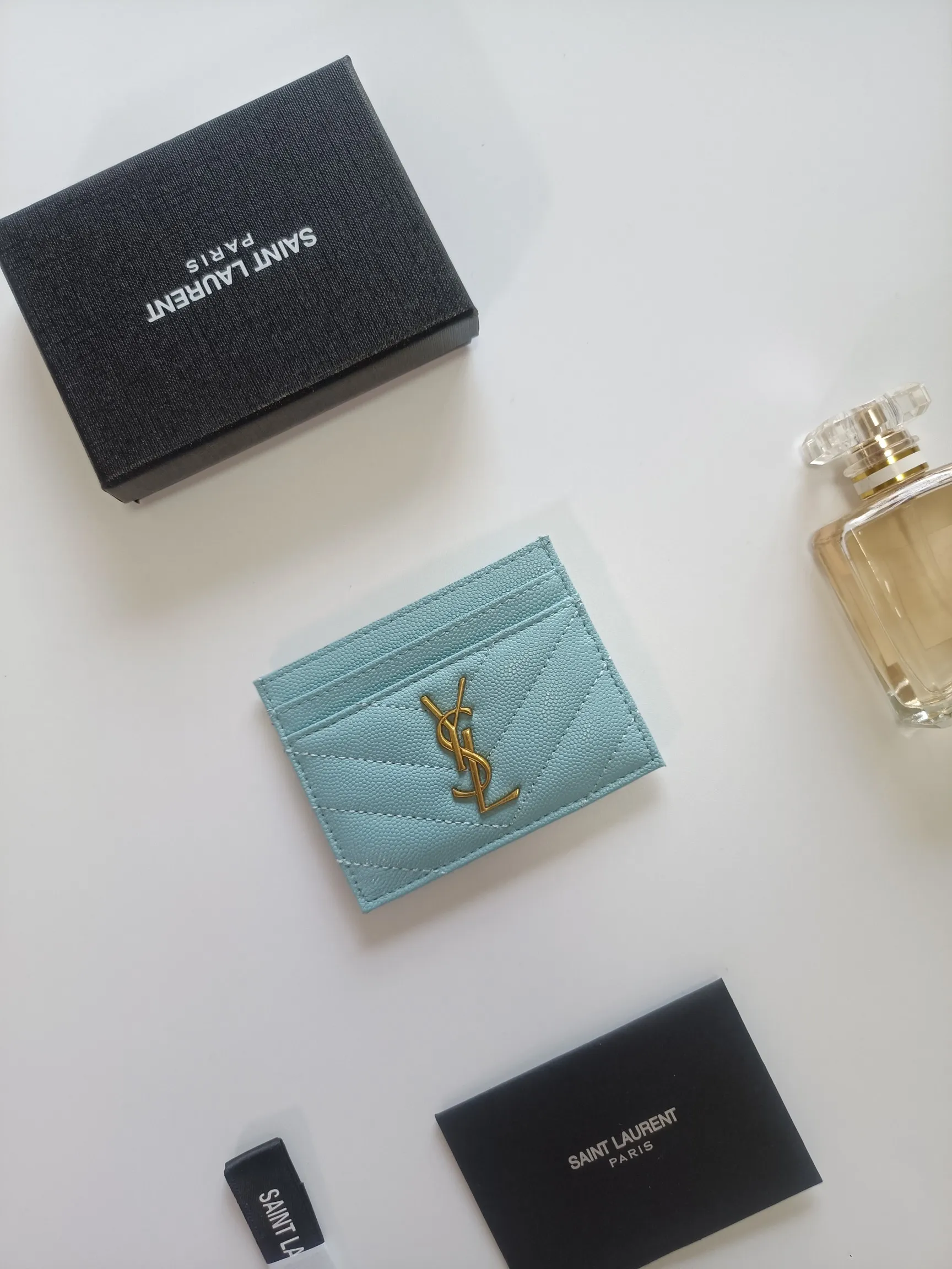 💰90 Yves Saint Laurent new product shipped👉Genuine pickup bag, cowhide ball pattern🎀Sheep pattern microfiber lining, jacquard stitching genuine leather credit card holder, metal interlocking YSL logo original single-pair hardware, replica details😋Style number: 423291😎Dimensions: 10.5×7.5×0.5cm