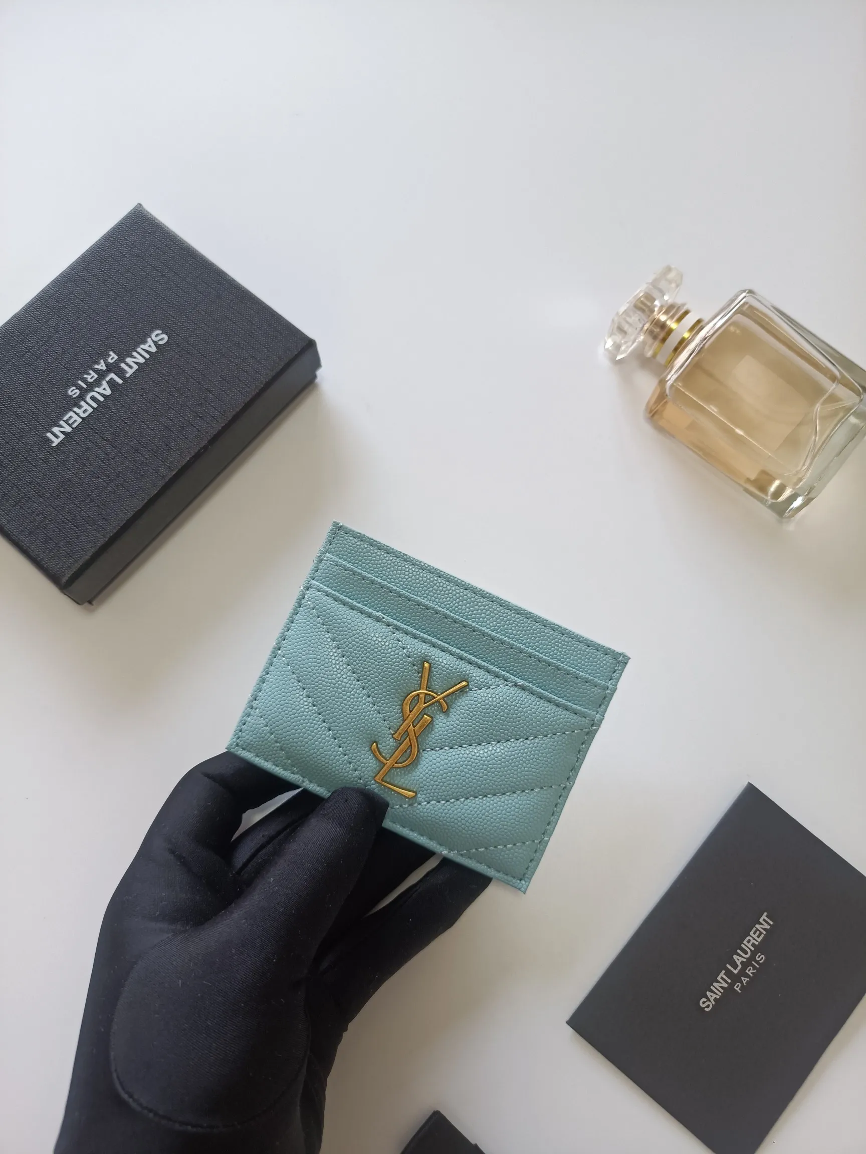 💰90 Yves Saint Laurent new product shipped👉Genuine pickup bag, cowhide ball pattern🎀Sheep pattern microfiber lining, jacquard stitching genuine leather credit card holder, metal interlocking YSL logo original single-pair hardware, replica details😋Style number: 423291😎Dimensions: 10.5×7.5×0.5cm