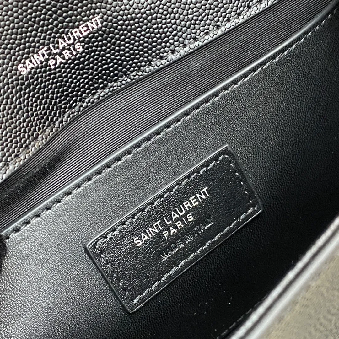 💰1260 black ball pattern/white steel 🌈KATE The most classic style and the most practical size. The core design of this series is the Y logo. Mr. Yves Saint Laurent invited poster artist Cassandre to design it. The three letters are superimposed on each other, which is simple and avant-garde. High-quality crocodile pattern cowhide, wear-resistant and scratch-resistant! Definitely a timeless classic! No Y family tassel bag dares to say that they are fashionable👍20210630 Model: 377629 [original leather] Size: 20*12.5*5cm